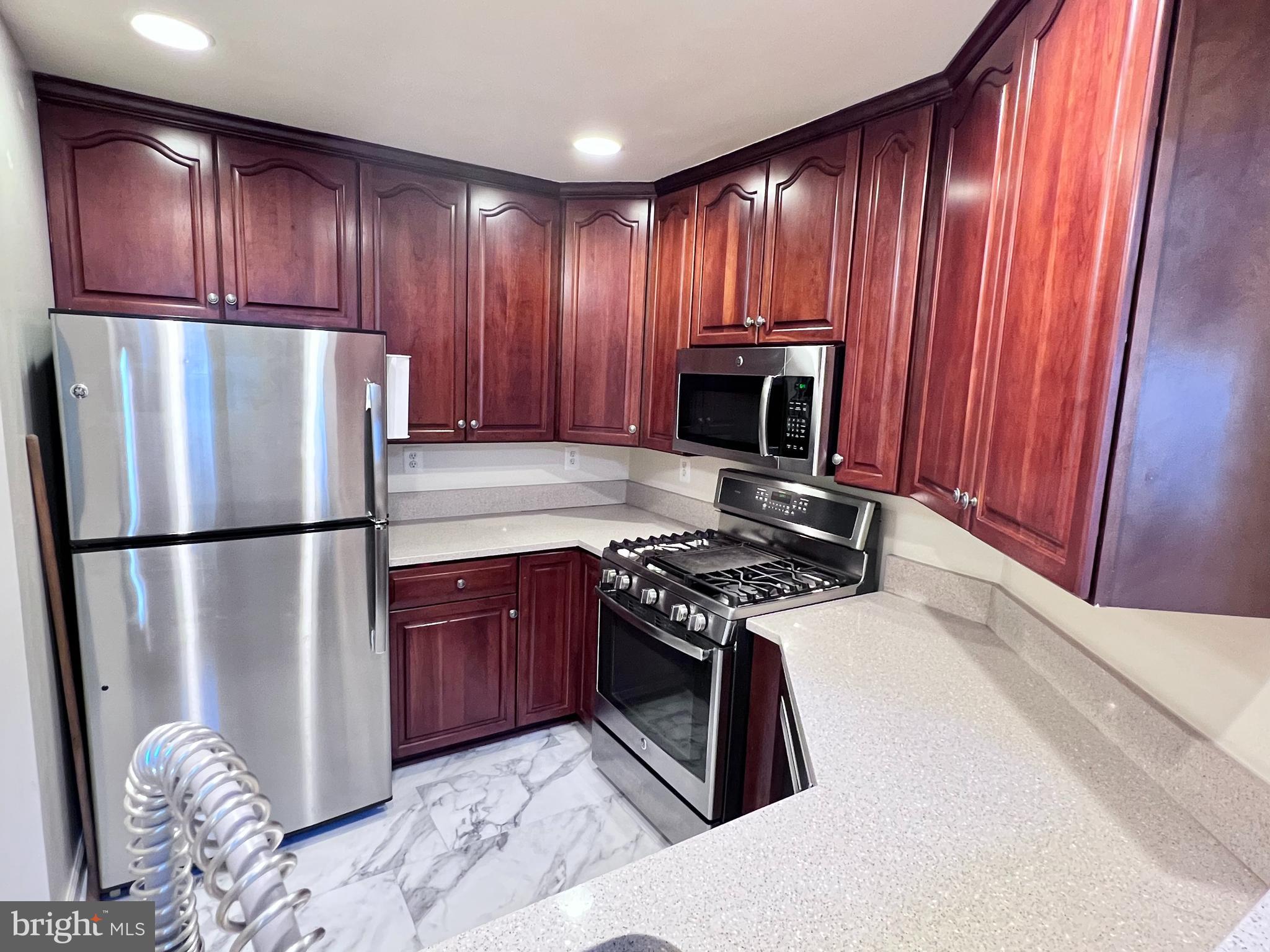 COURTHOUSE HILL - Residential Lease