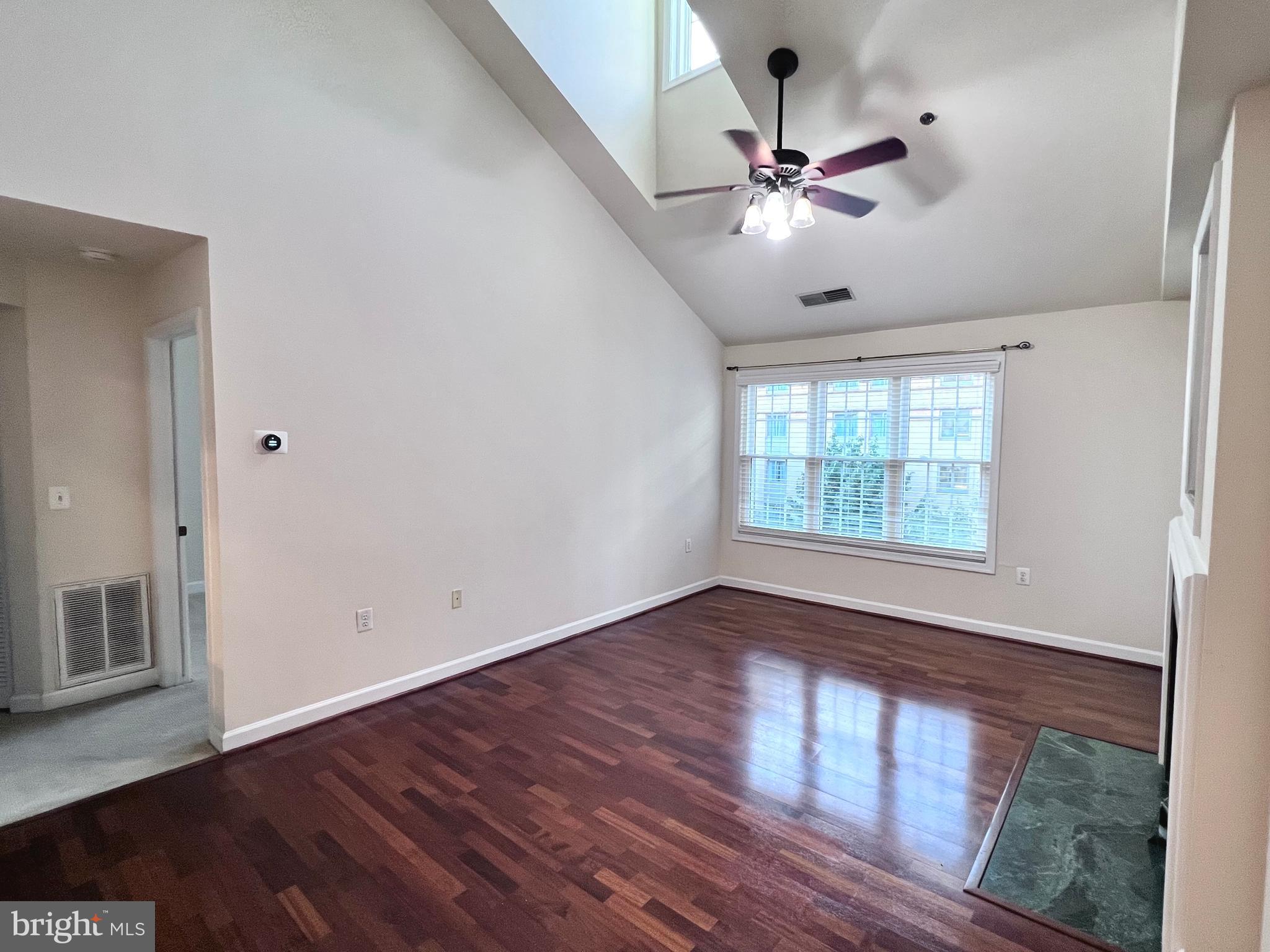 COURTHOUSE HILL - Residential Lease
