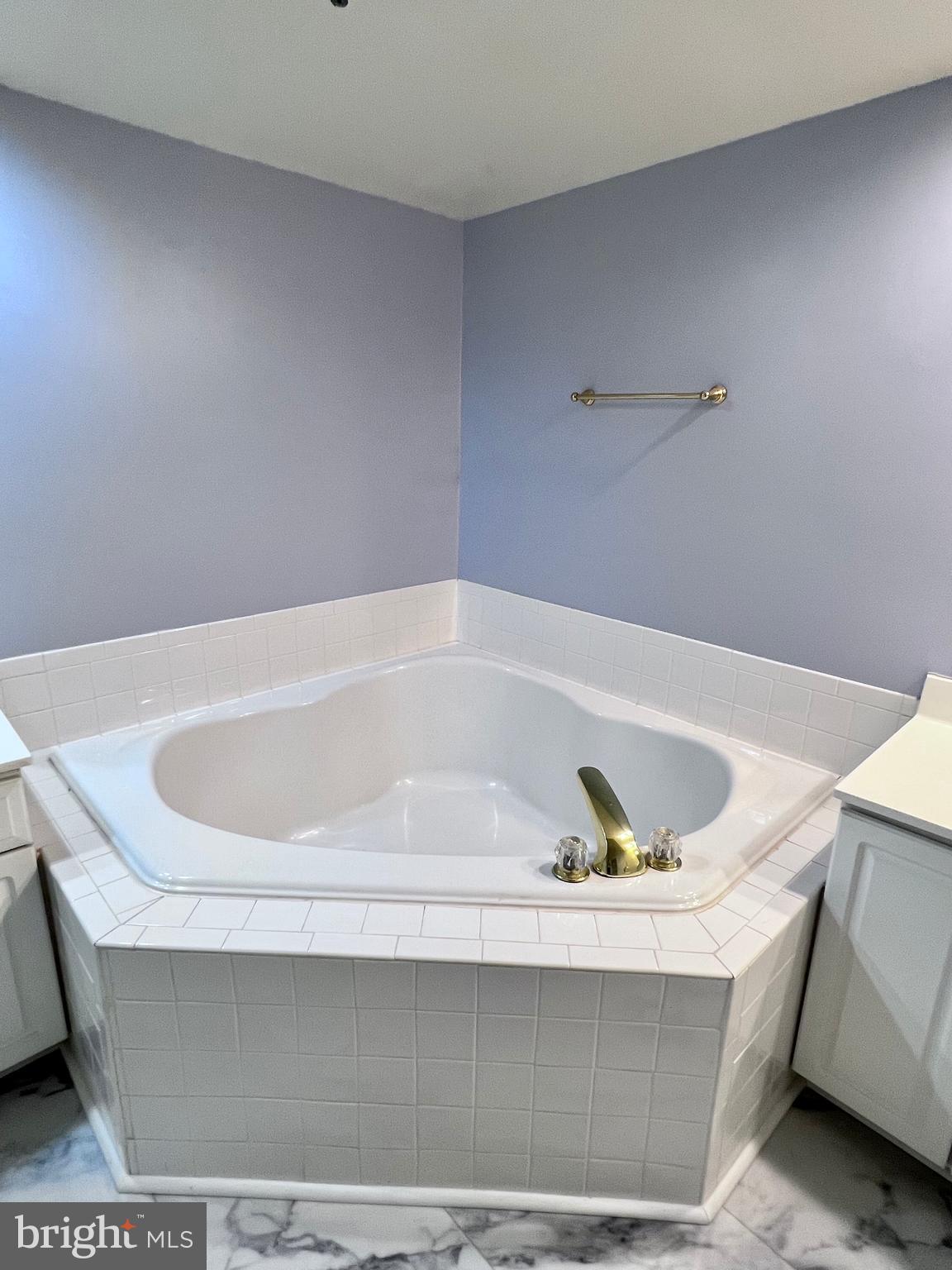 COURTHOUSE HILL - Residential Lease