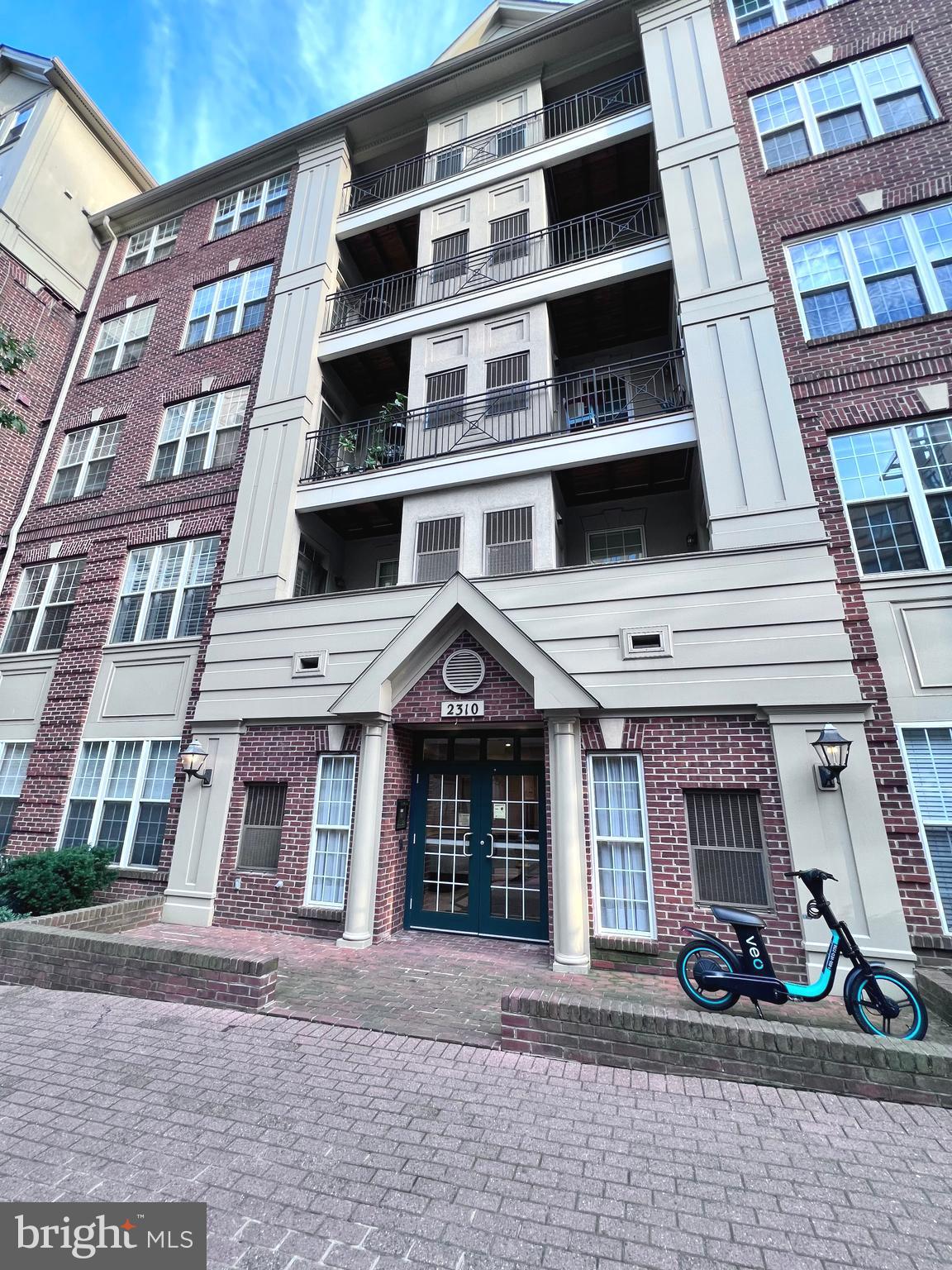 COURTHOUSE HILL - Residential Lease
