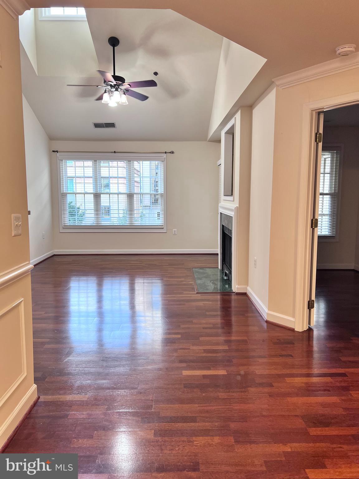 COURTHOUSE HILL - Residential Lease