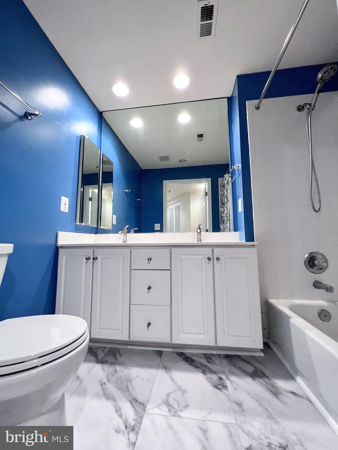 COURTHOUSE HILL - Residential Lease