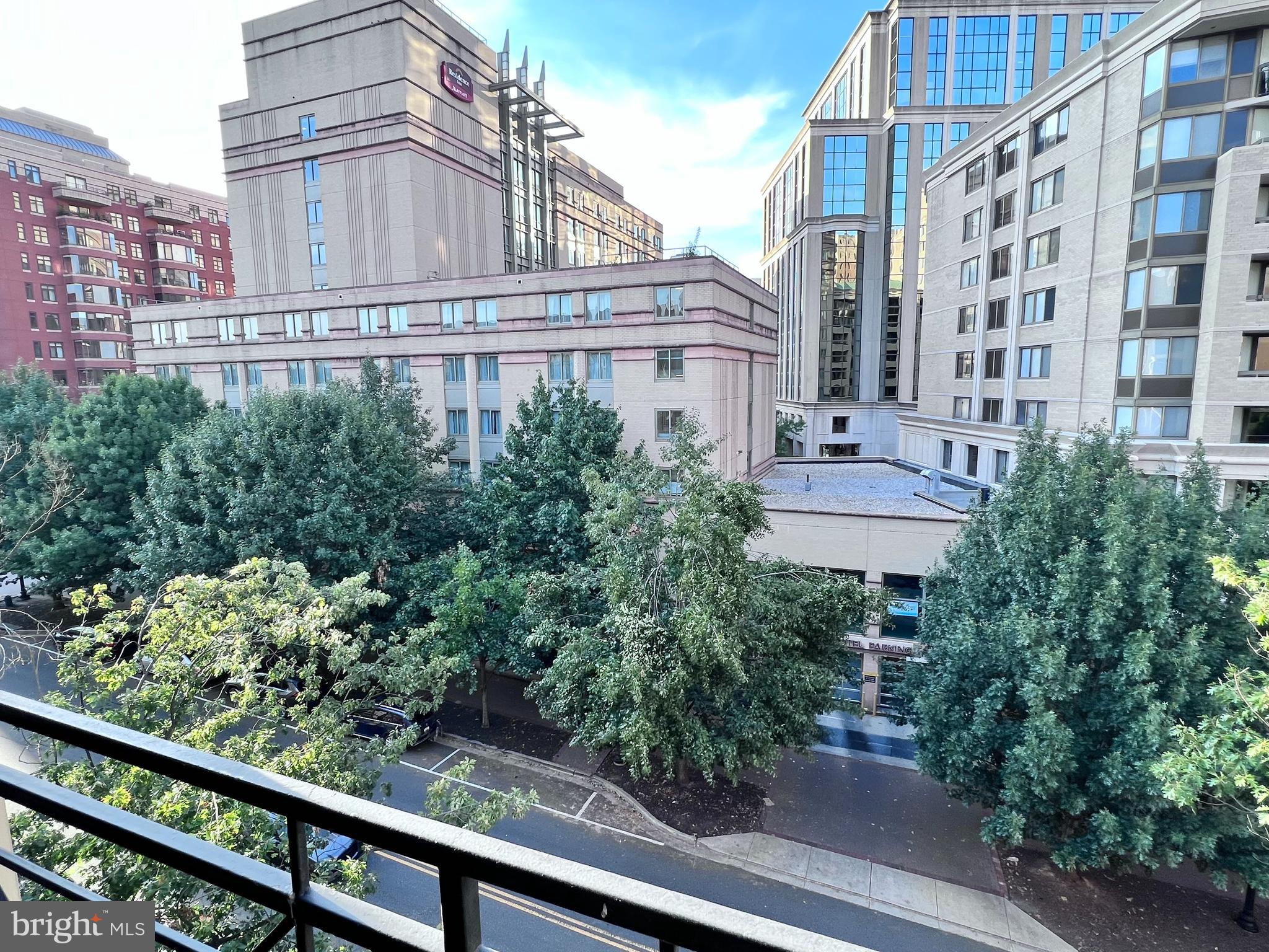 COURTHOUSE HILL - Residential Lease