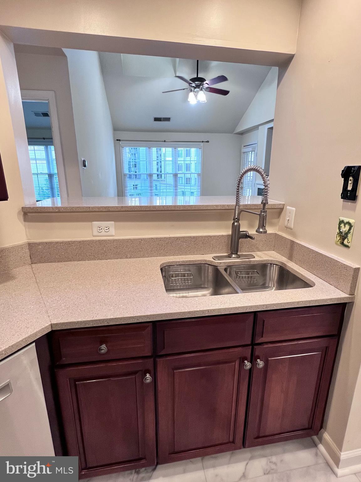 COURTHOUSE HILL - Residential Lease