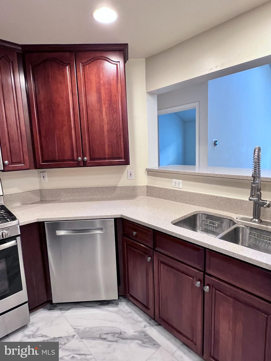 COURTHOUSE HILL - Residential Lease