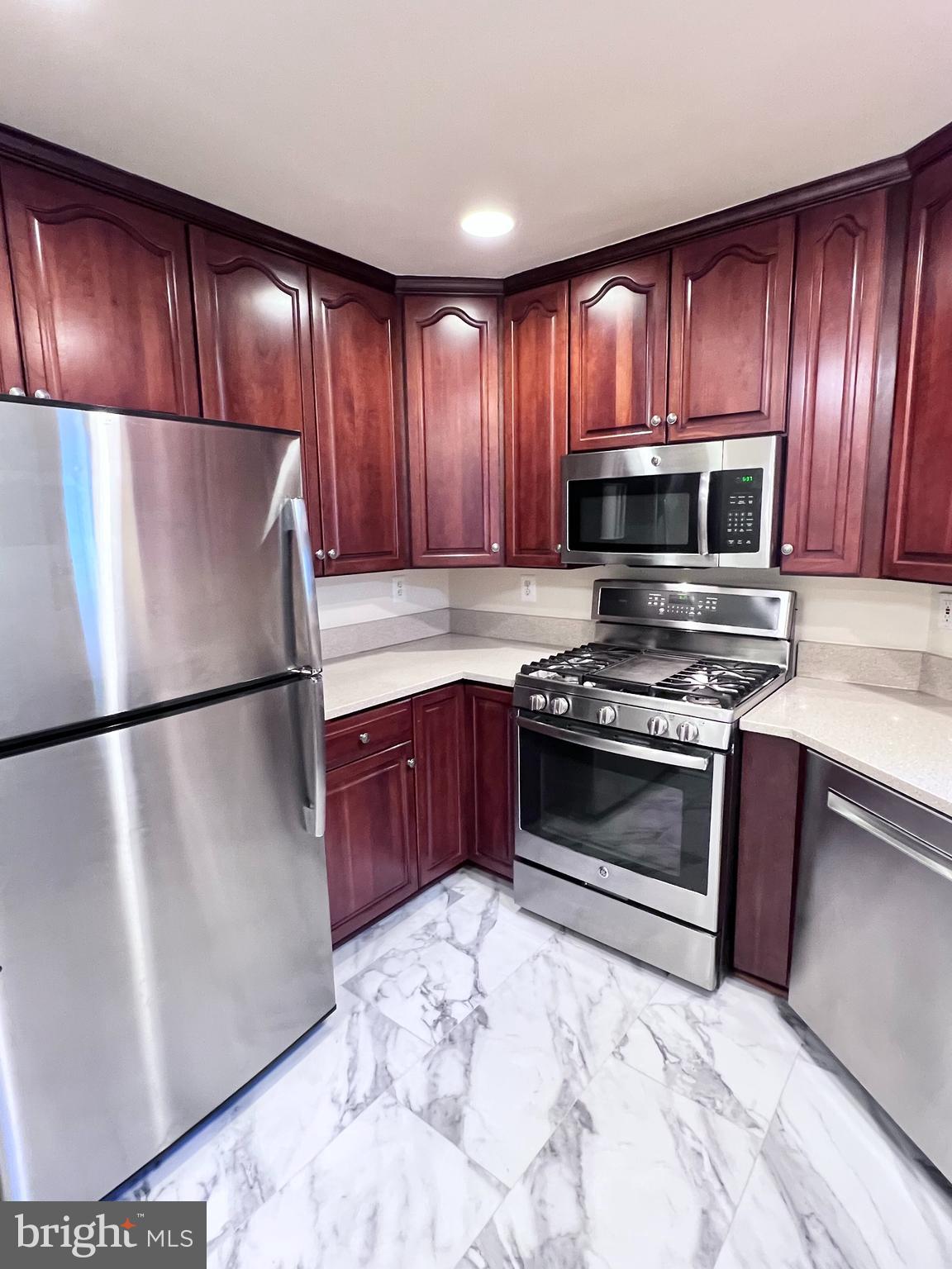 COURTHOUSE HILL - Residential Lease