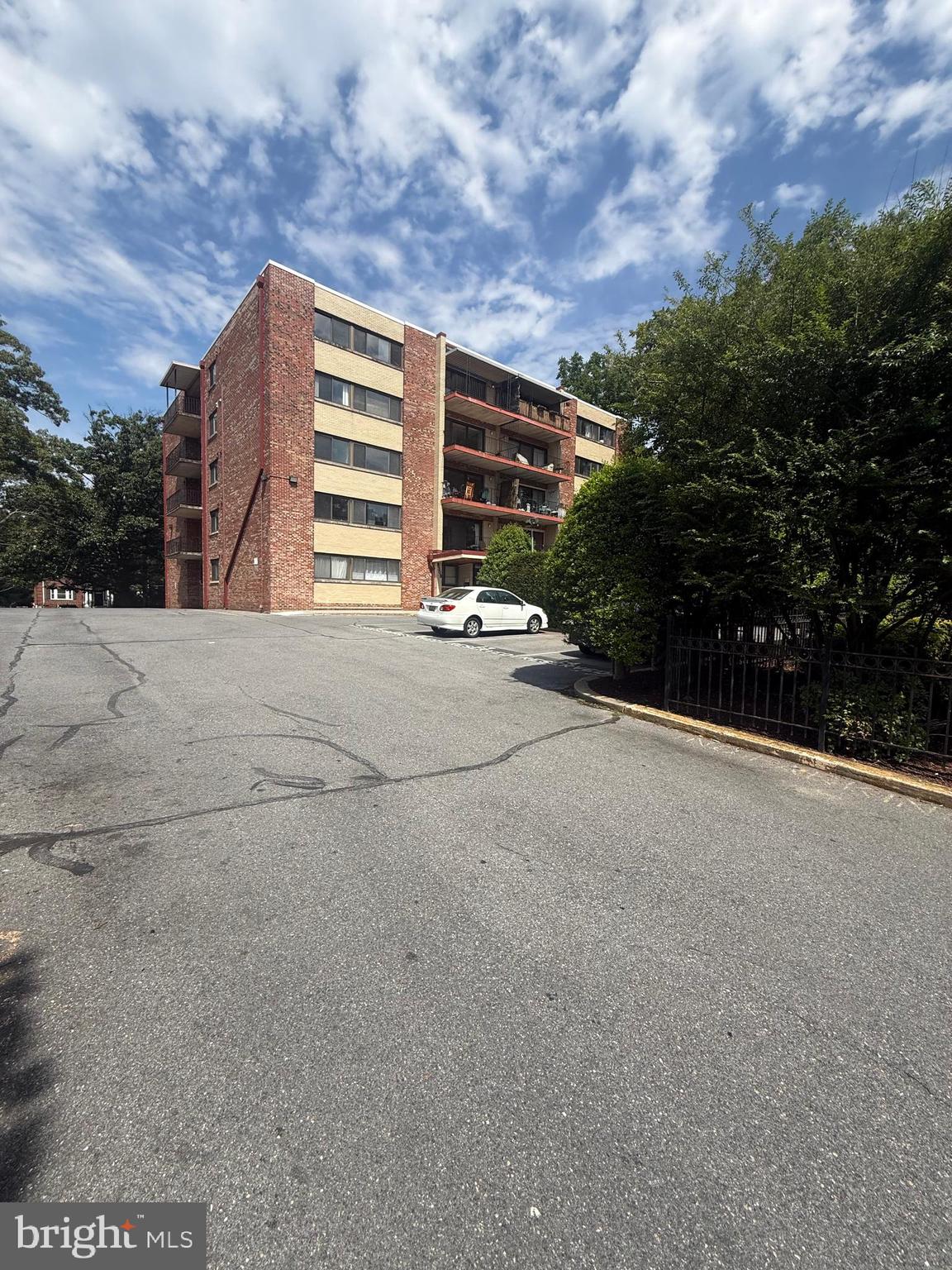 FLOWER OAK CONDOMINIUMS - Residential