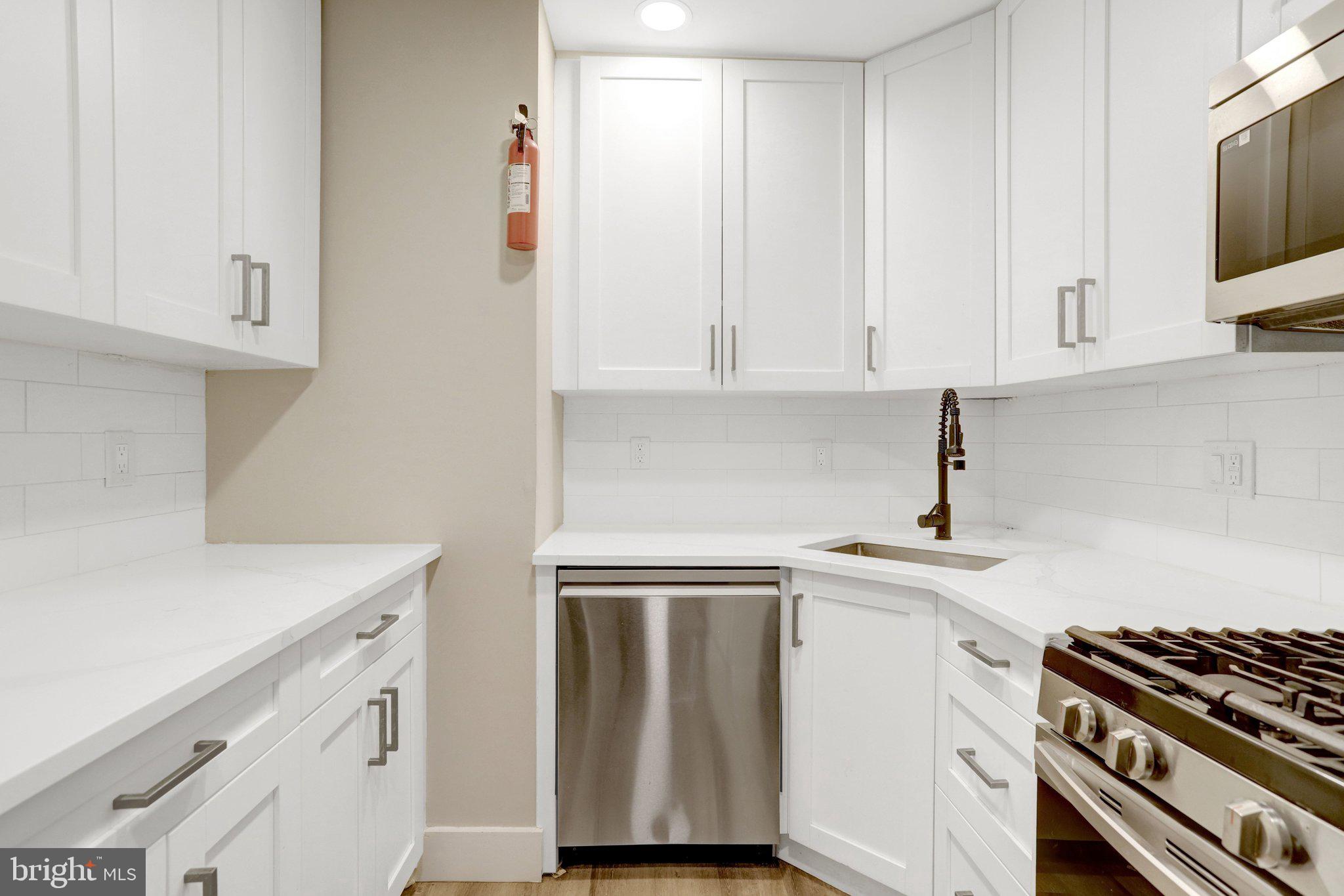 MARLOW TOWERS CONDOMINIUMS - Residential