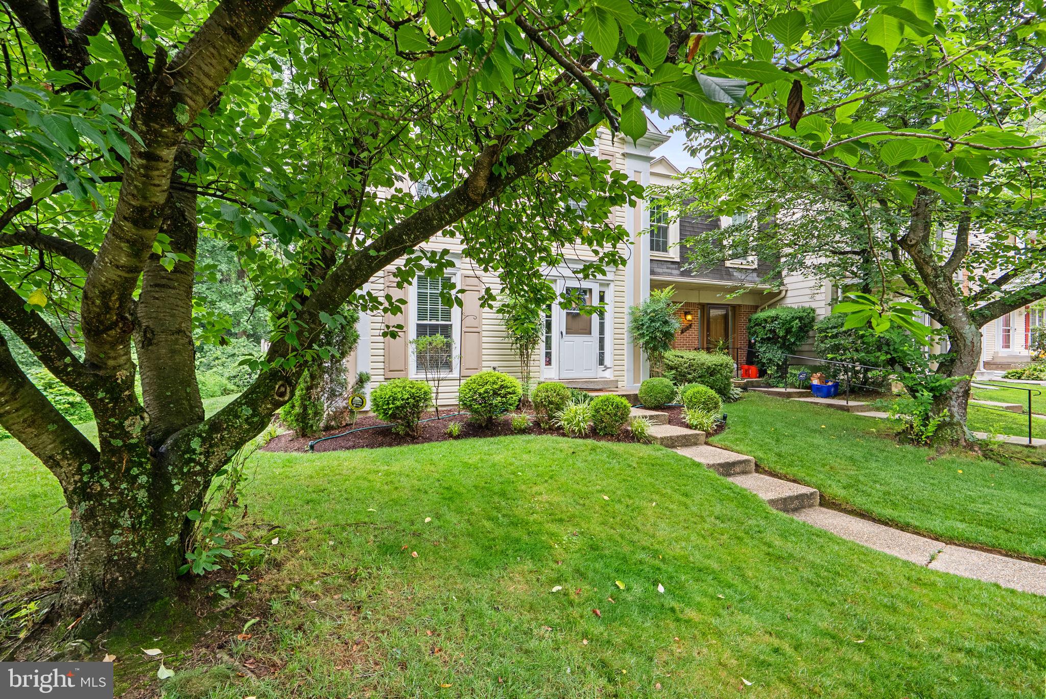 DUMONT OAKS - Residential