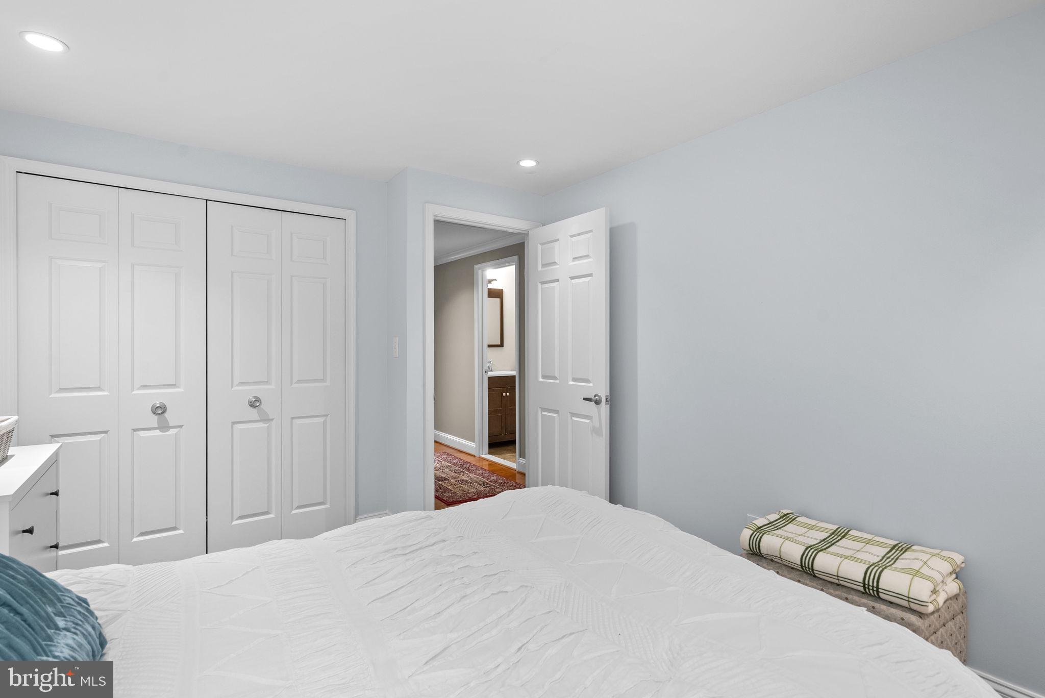 DUMONT OAKS - Residential