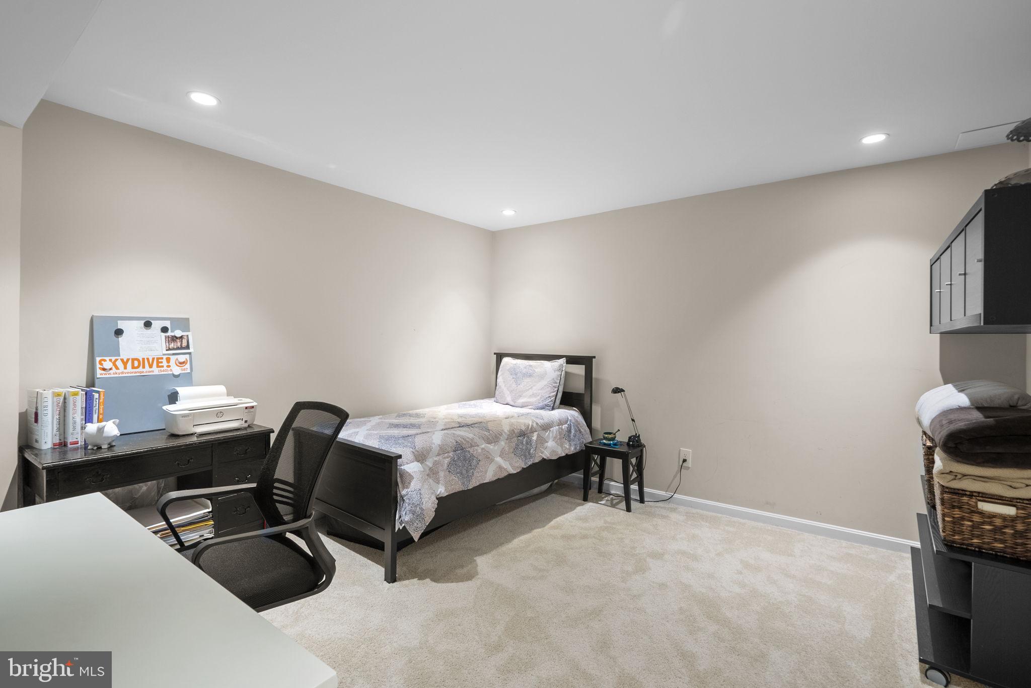 DUMONT OAKS - Residential