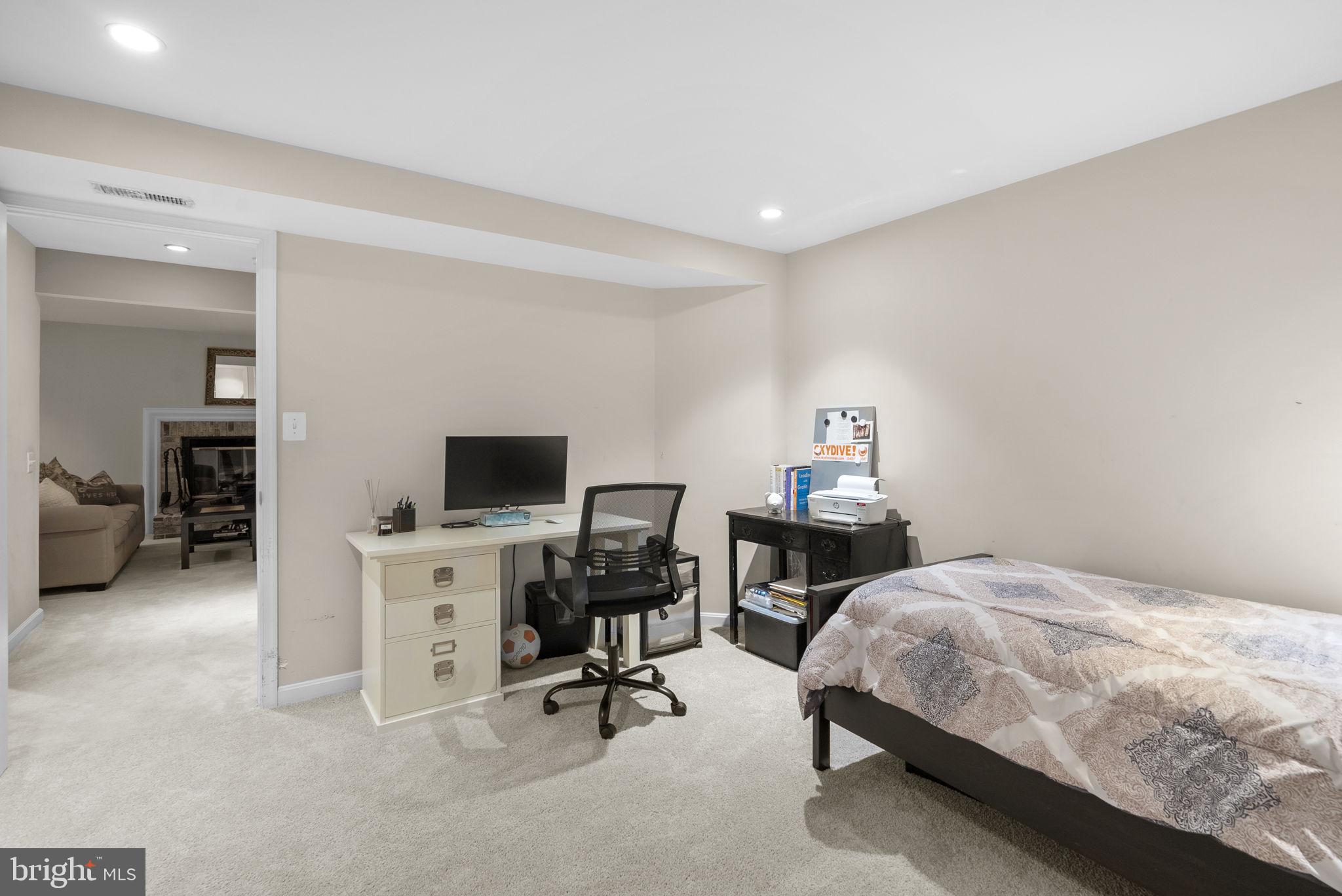 DUMONT OAKS - Residential