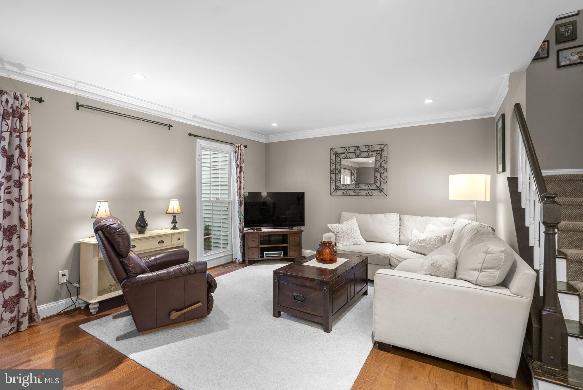 DUMONT OAKS - Residential