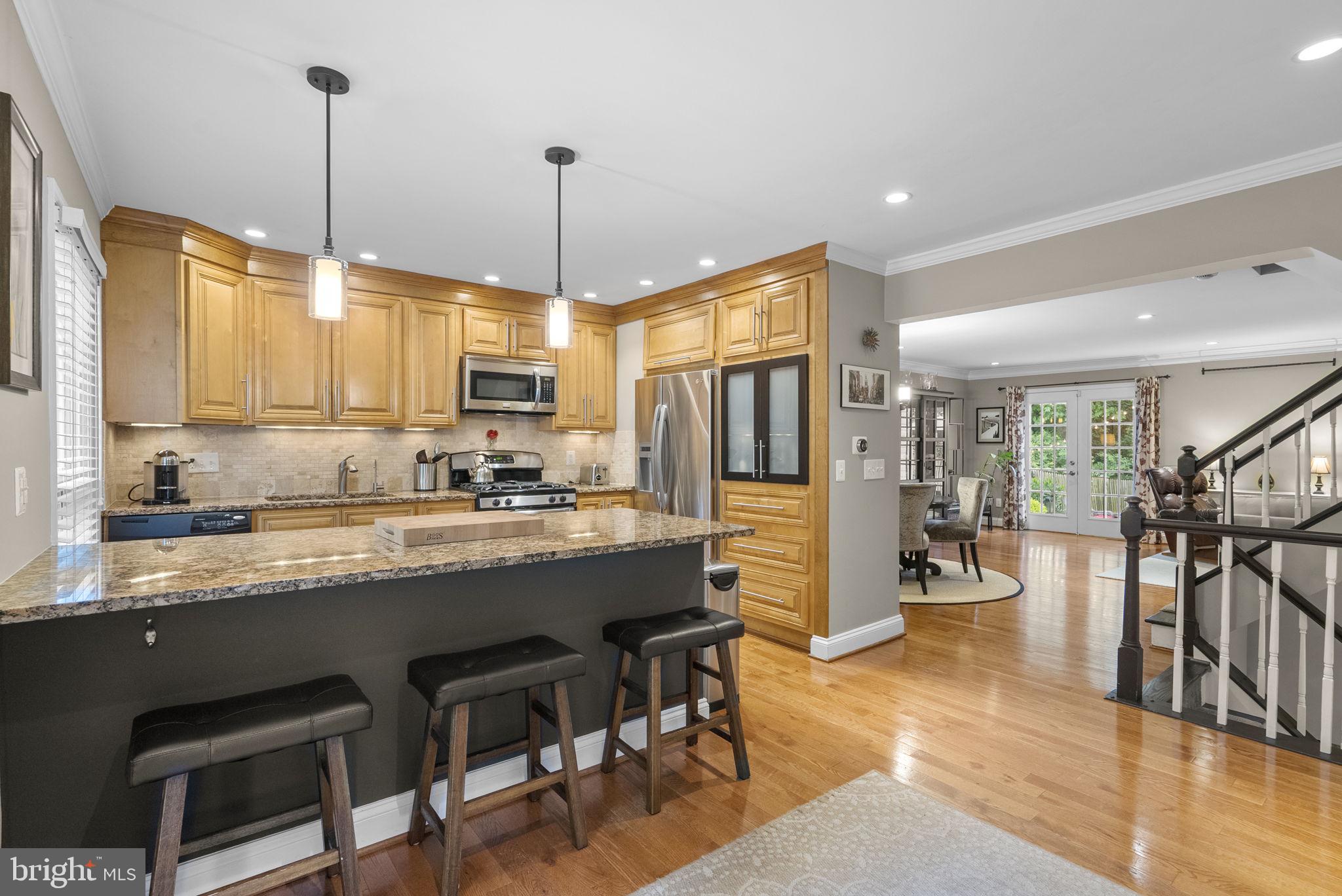 DUMONT OAKS - Residential