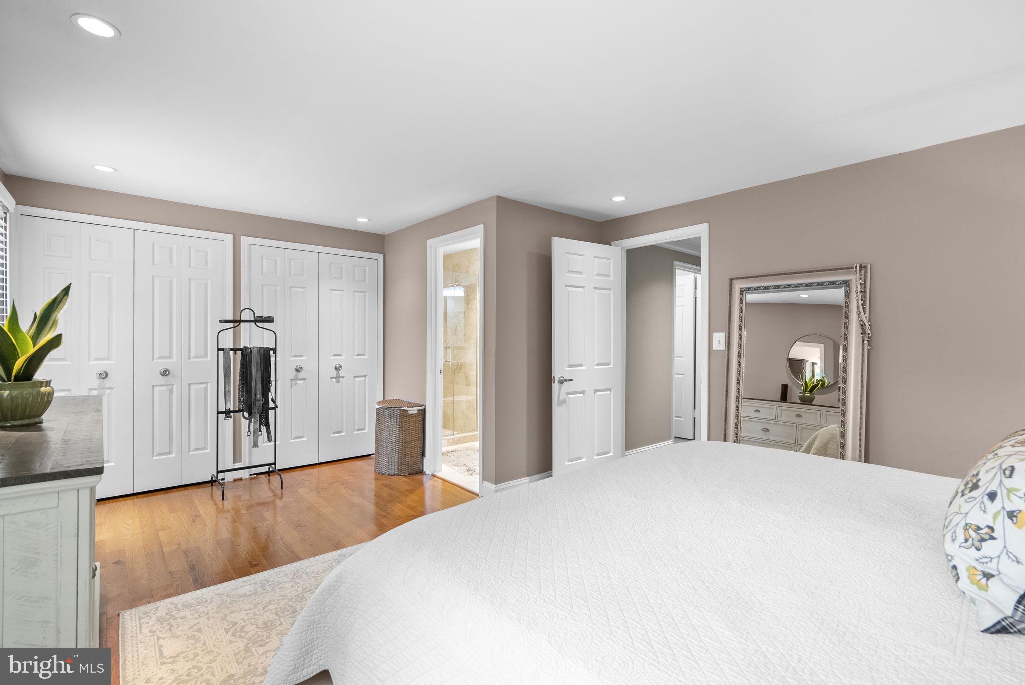 DUMONT OAKS - Residential