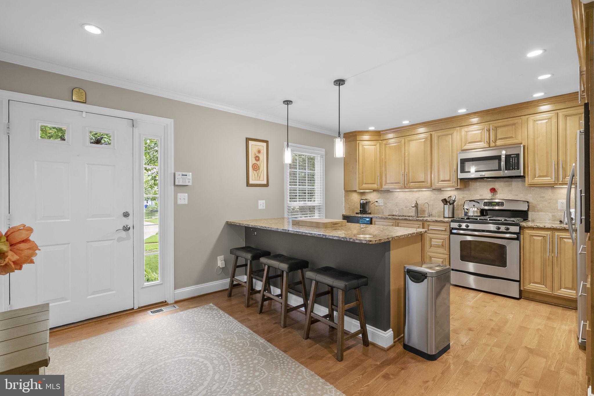 DUMONT OAKS - Residential