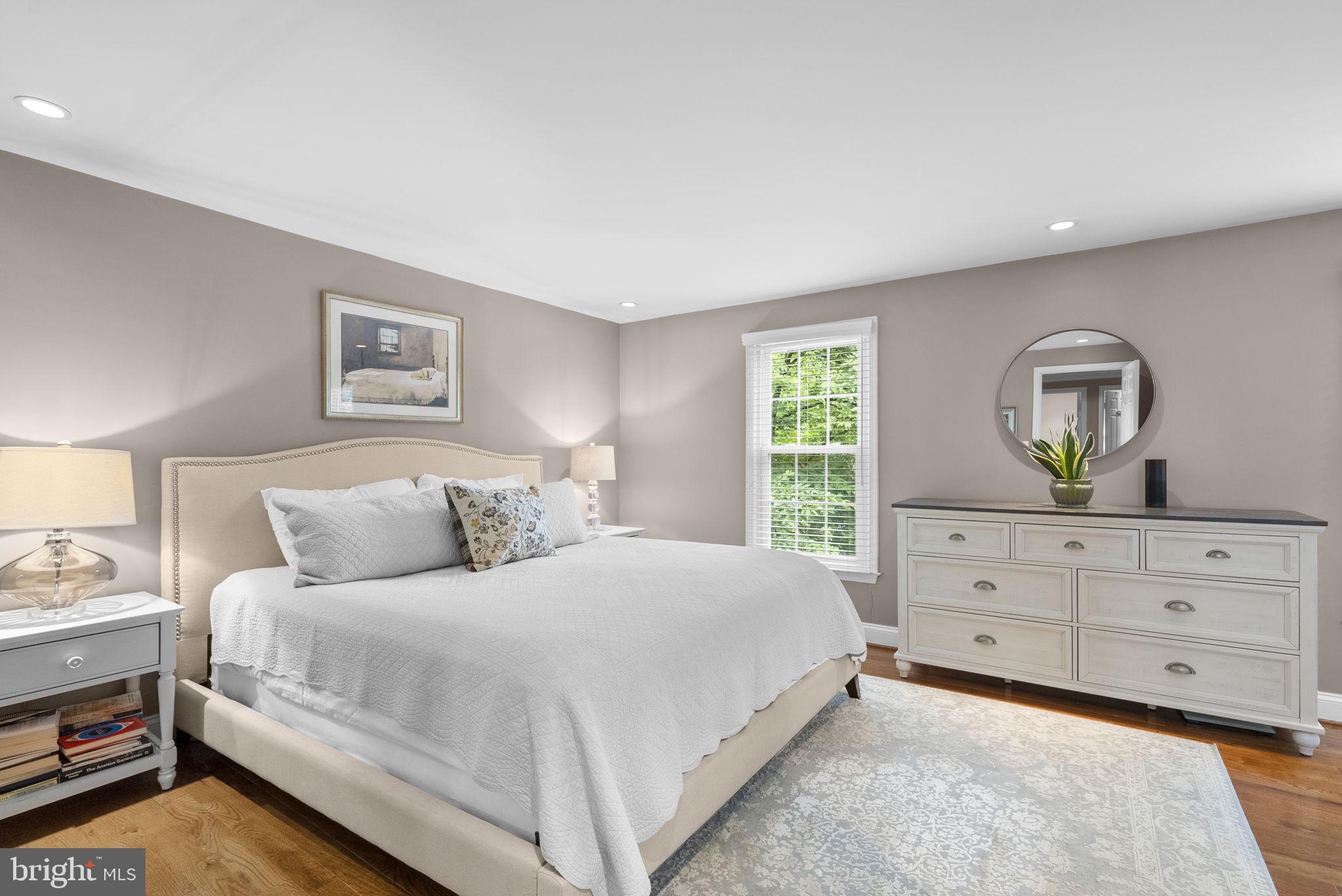 DUMONT OAKS - Residential