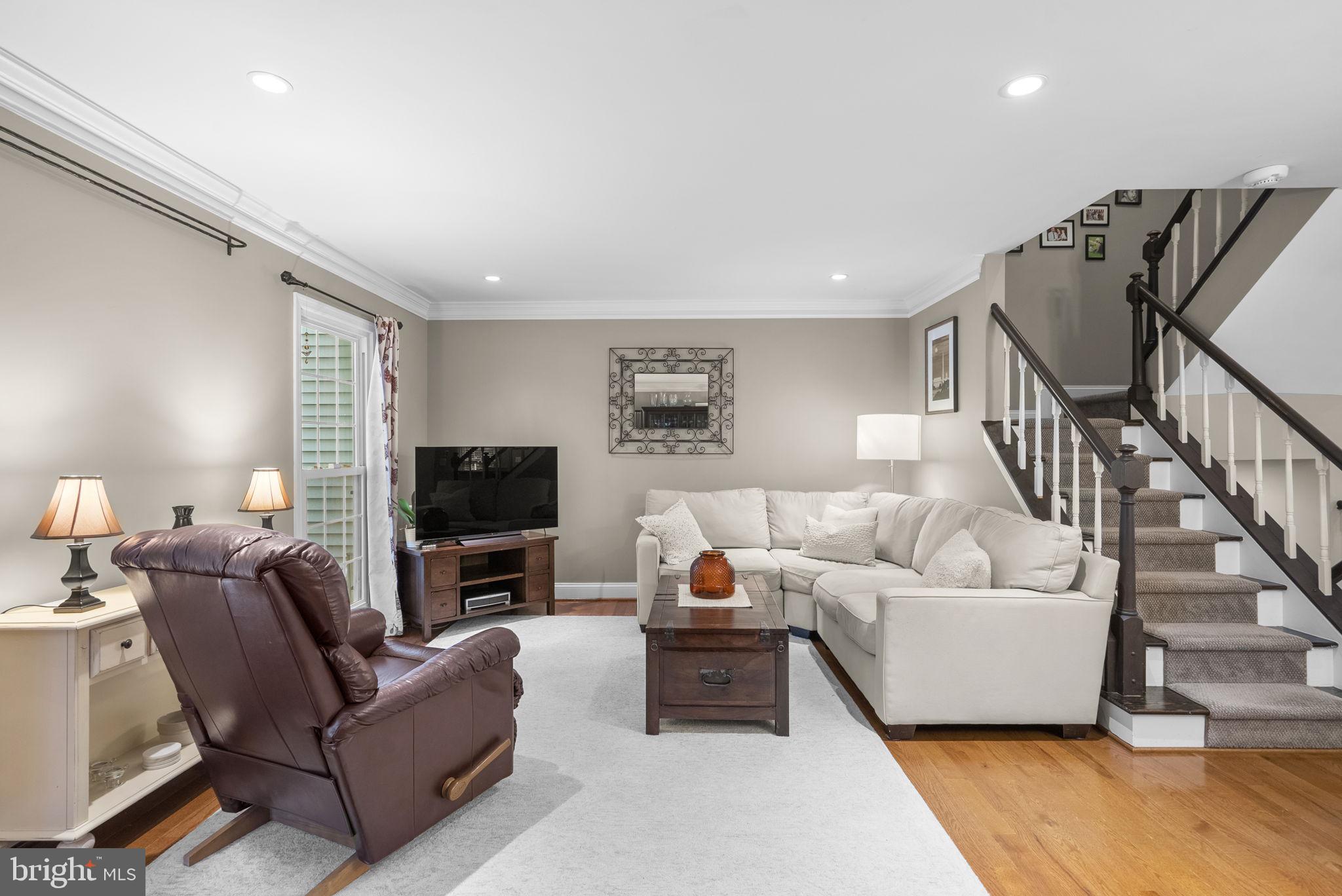 DUMONT OAKS - Residential