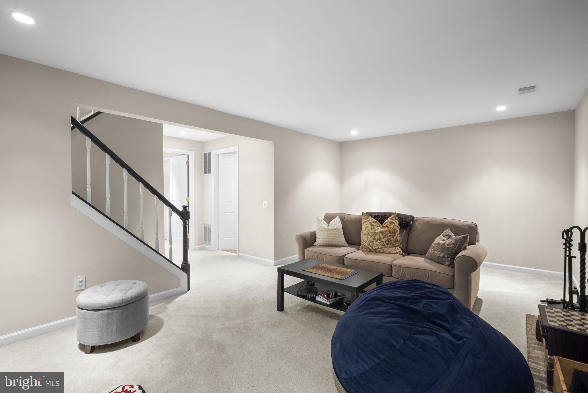 DUMONT OAKS - Residential