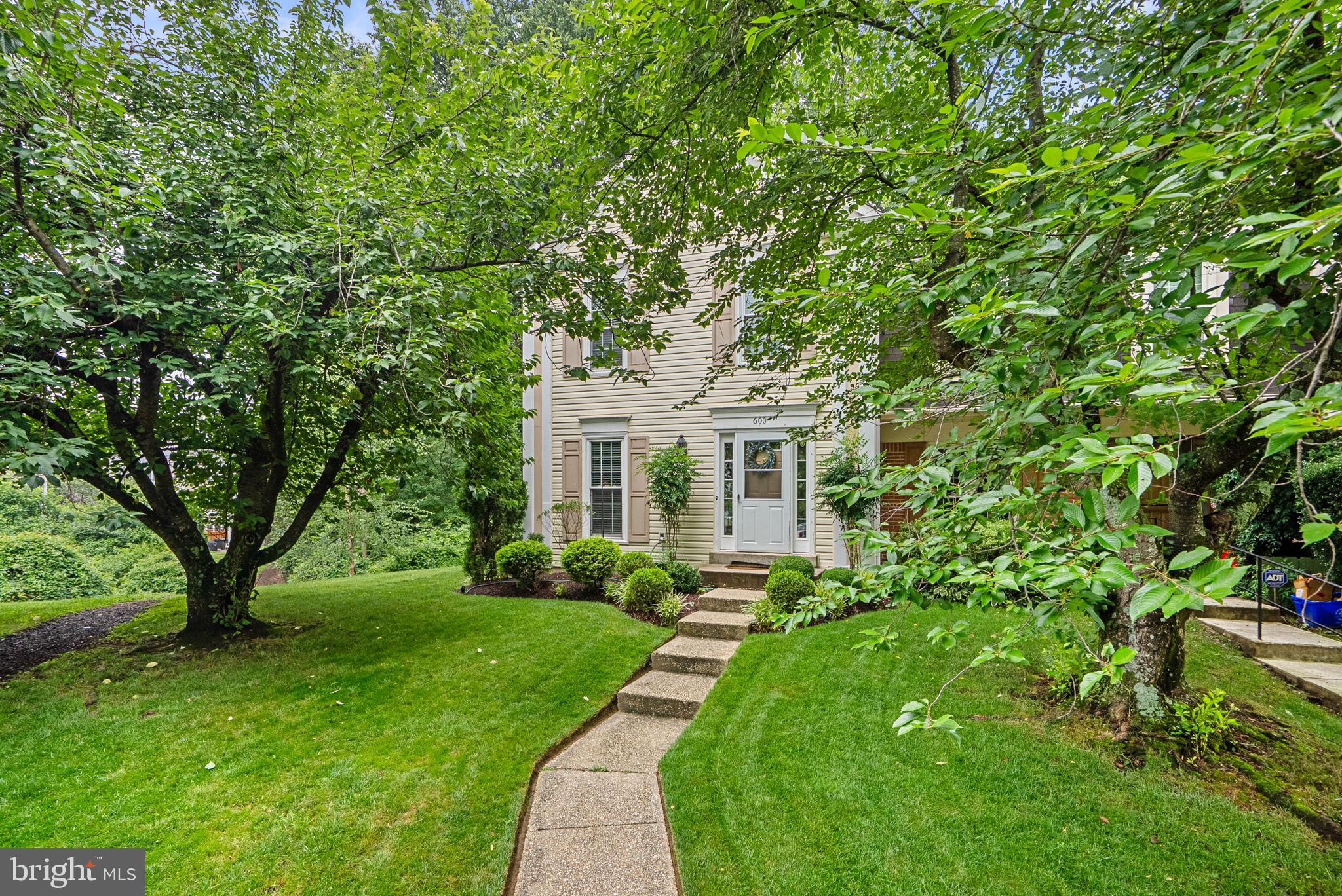 DUMONT OAKS - Residential