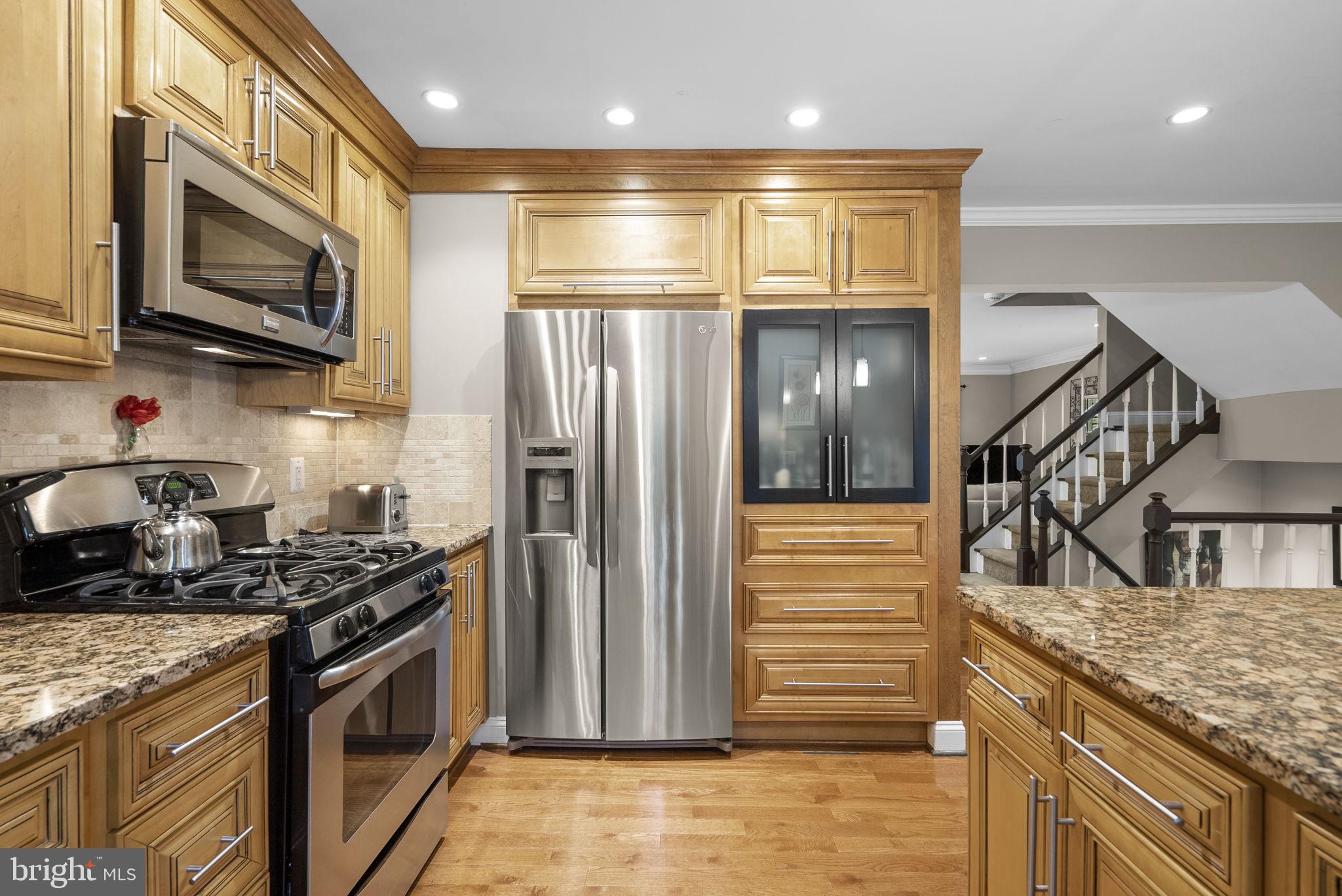 DUMONT OAKS - Residential