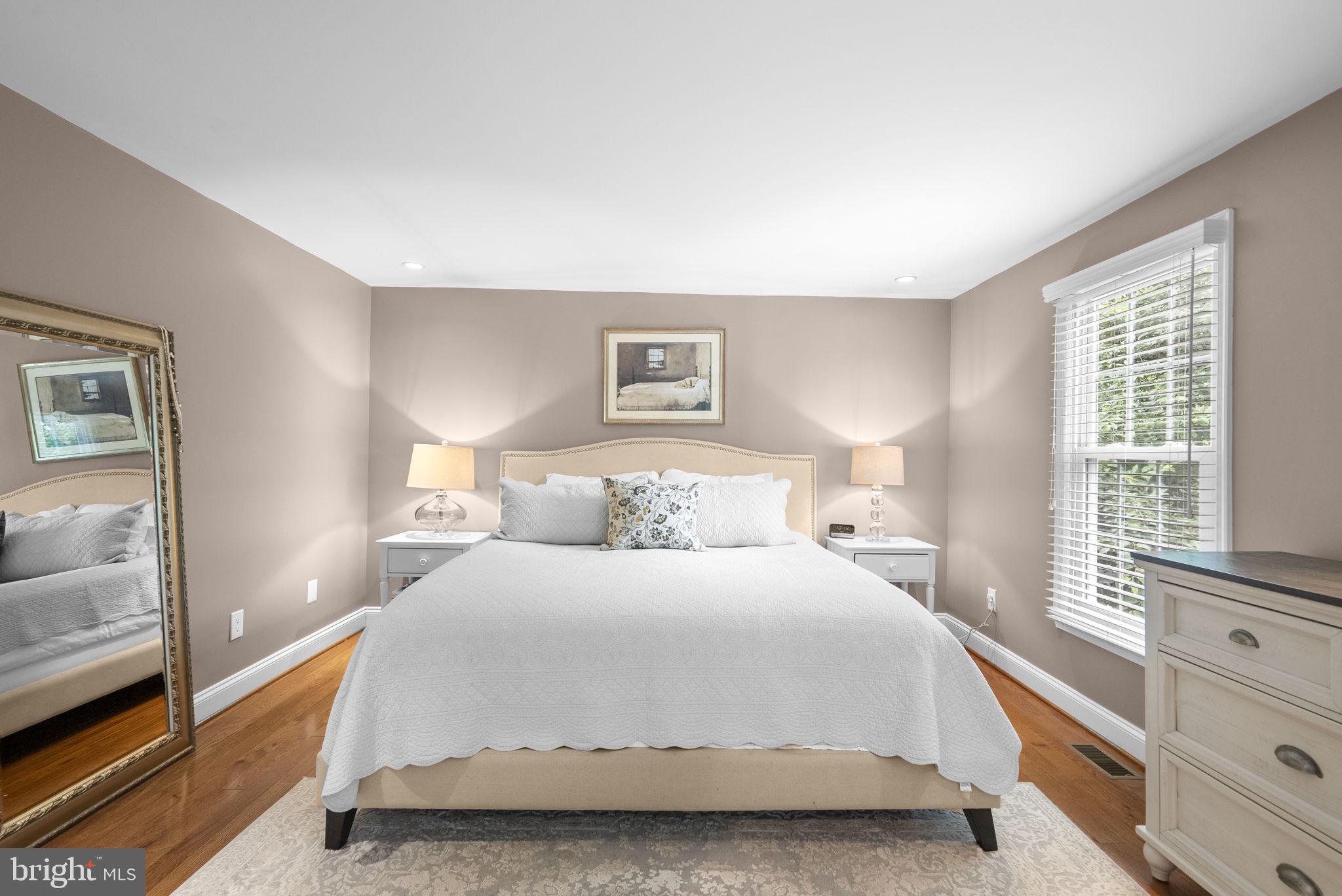 DUMONT OAKS - Residential
