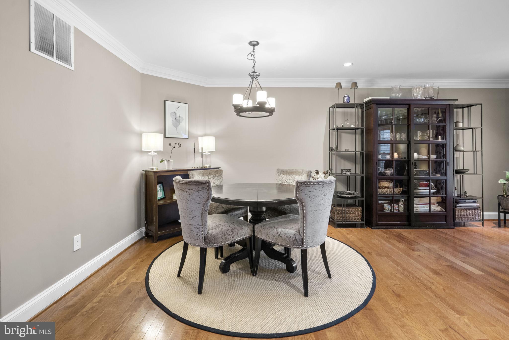 DUMONT OAKS - Residential