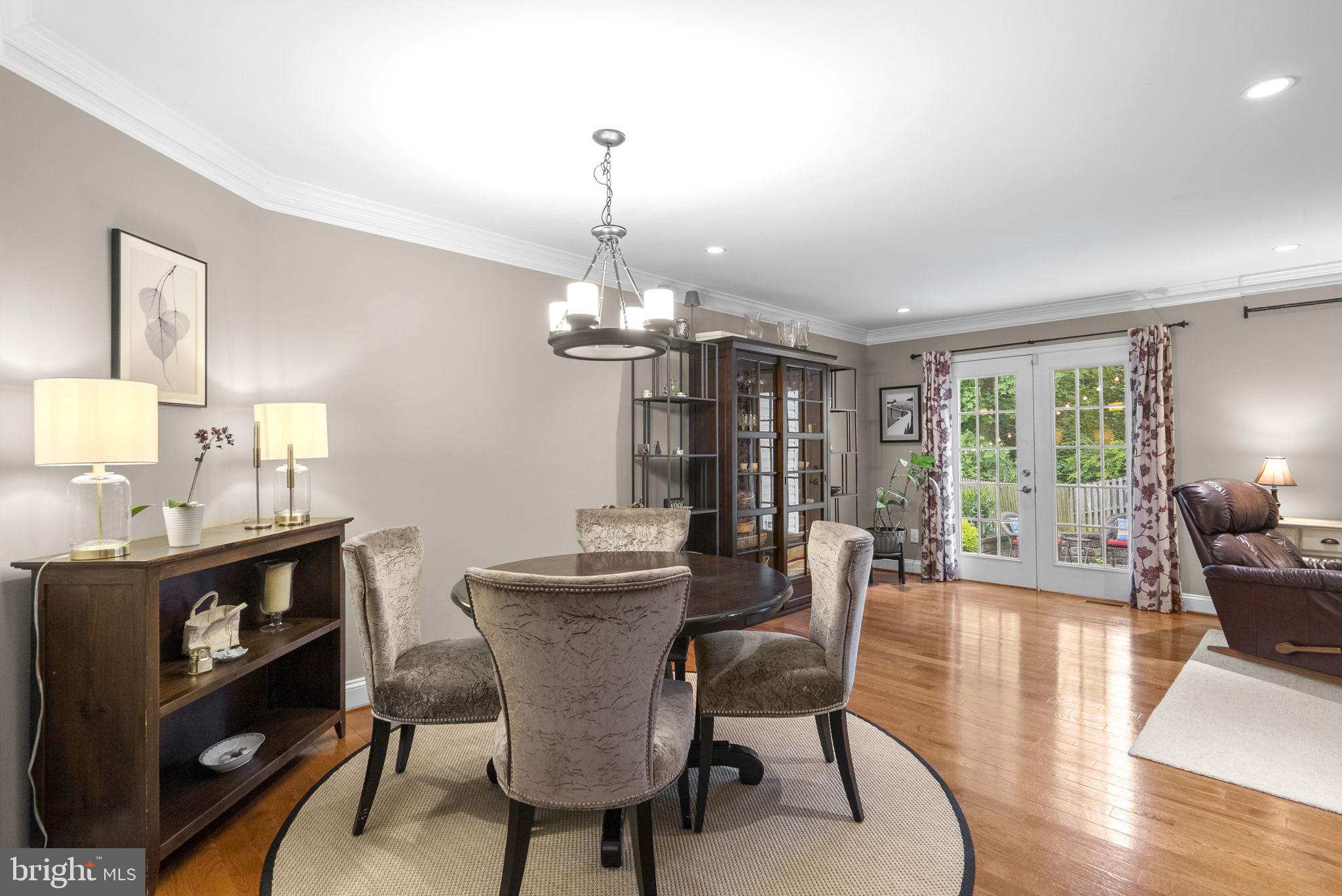 DUMONT OAKS - Residential