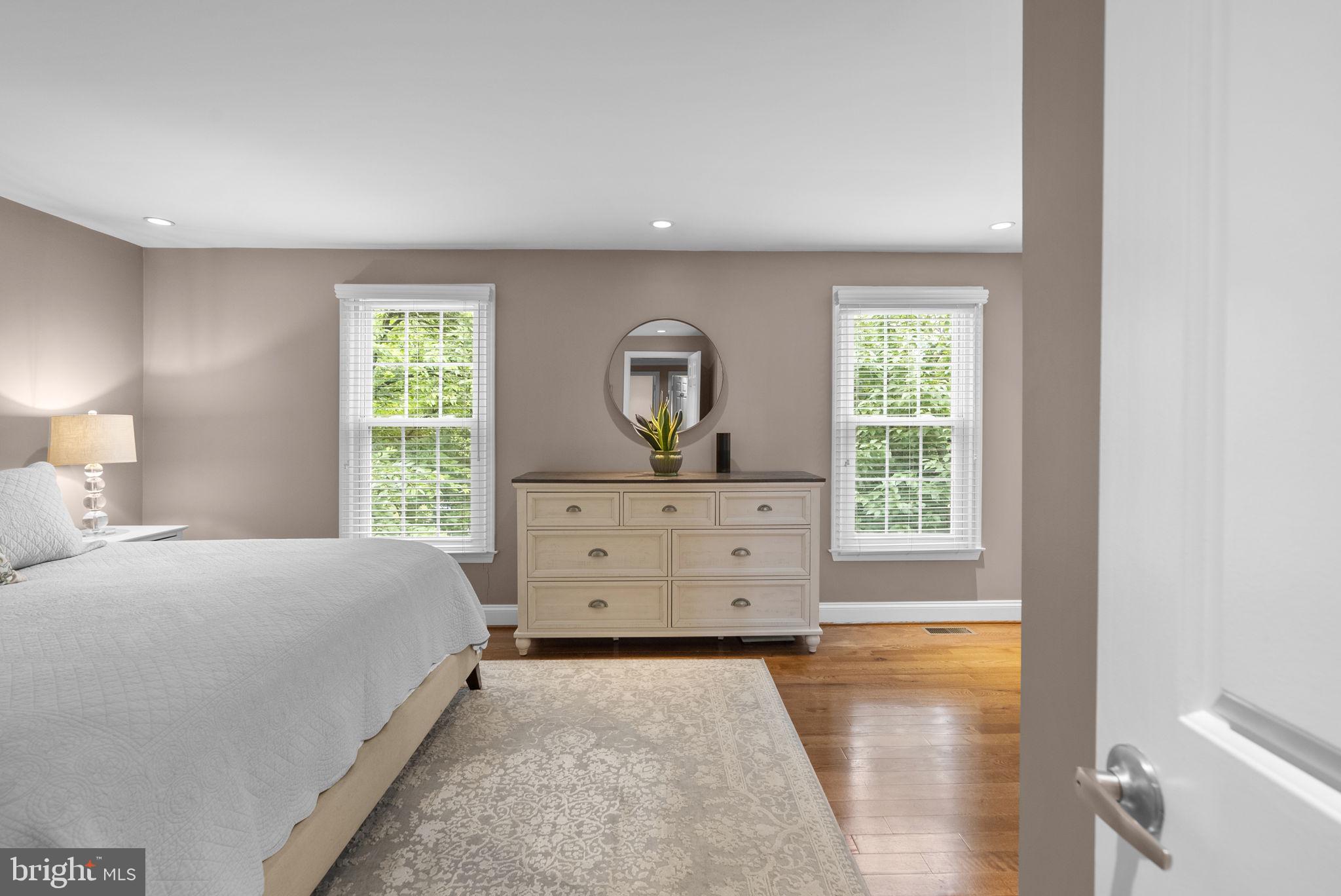 DUMONT OAKS - Residential