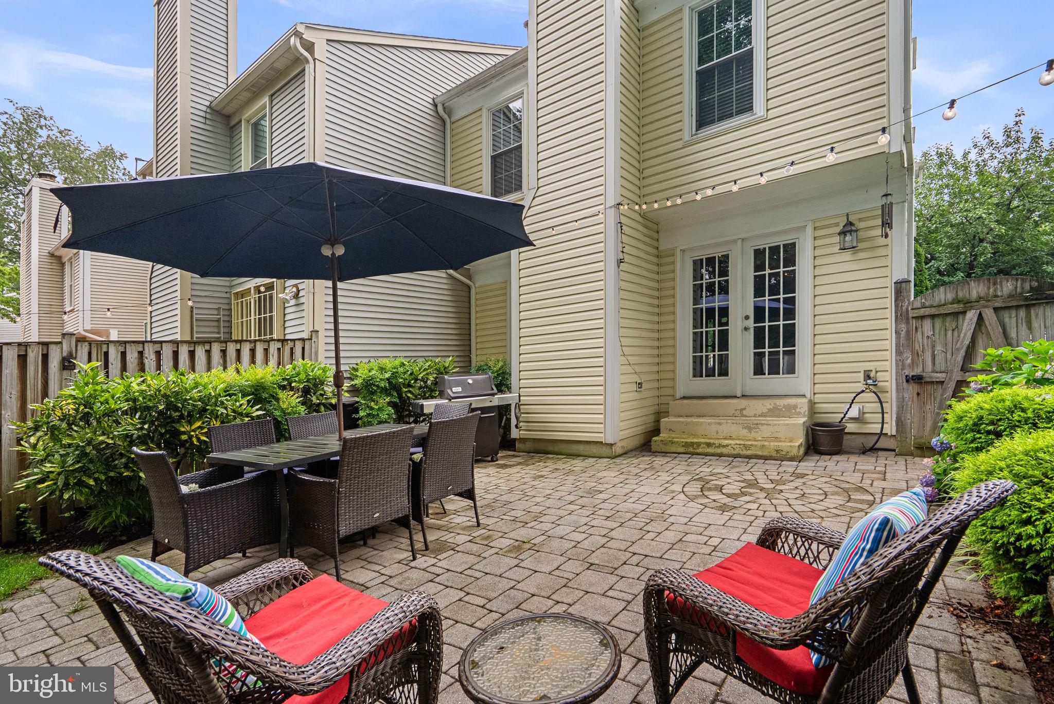 DUMONT OAKS - Residential
