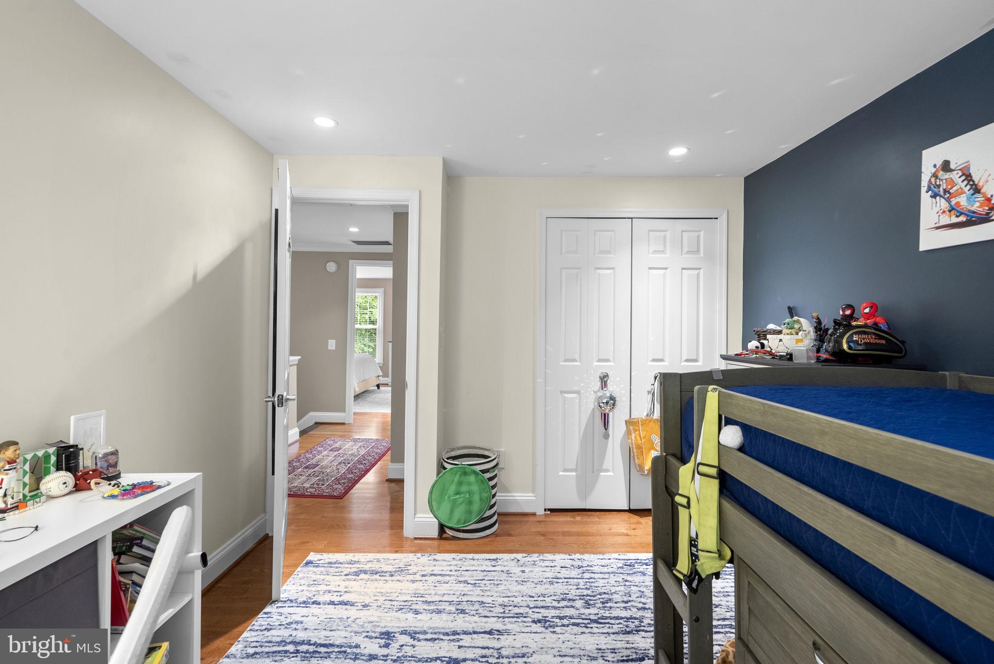 DUMONT OAKS - Residential