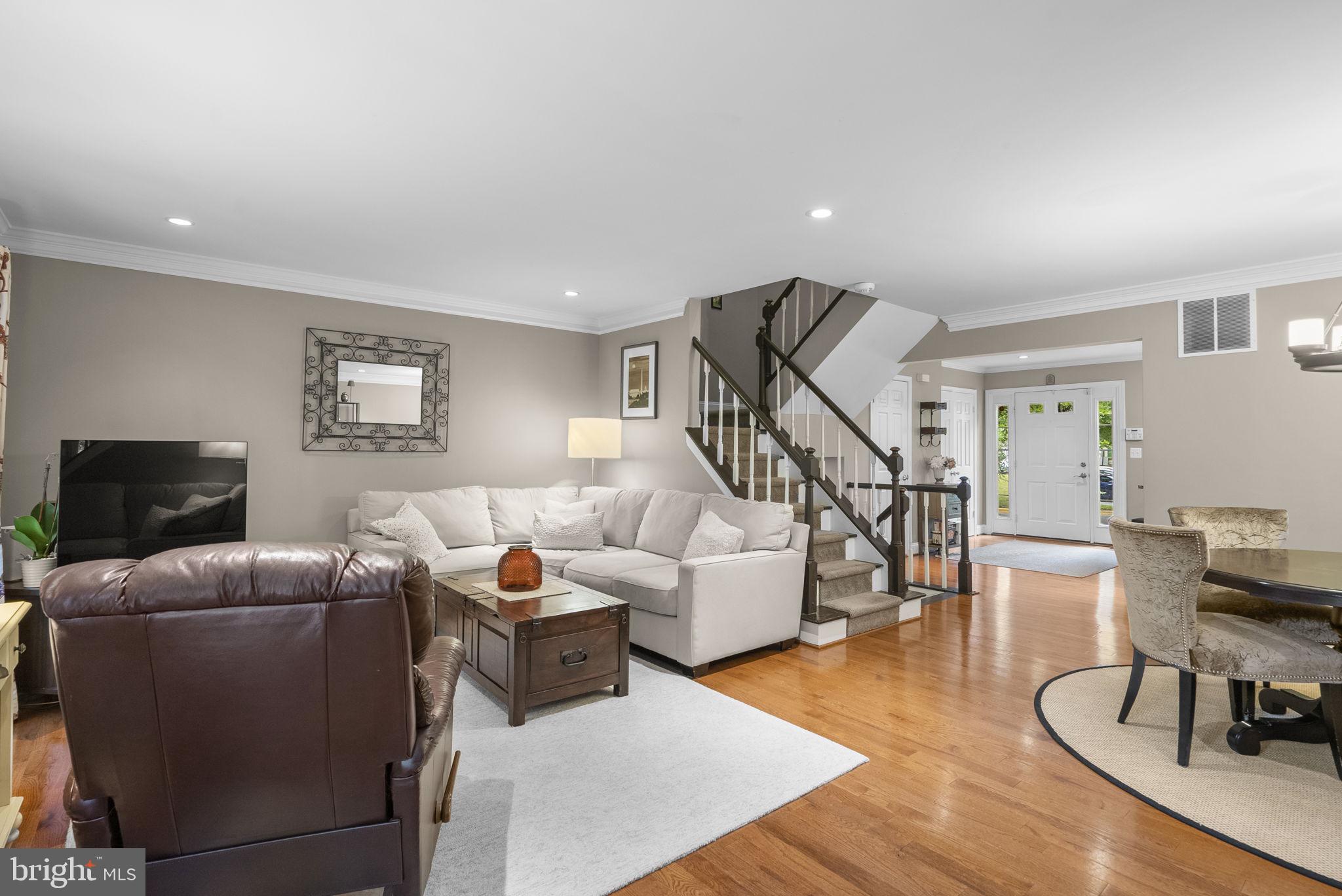 DUMONT OAKS - Residential