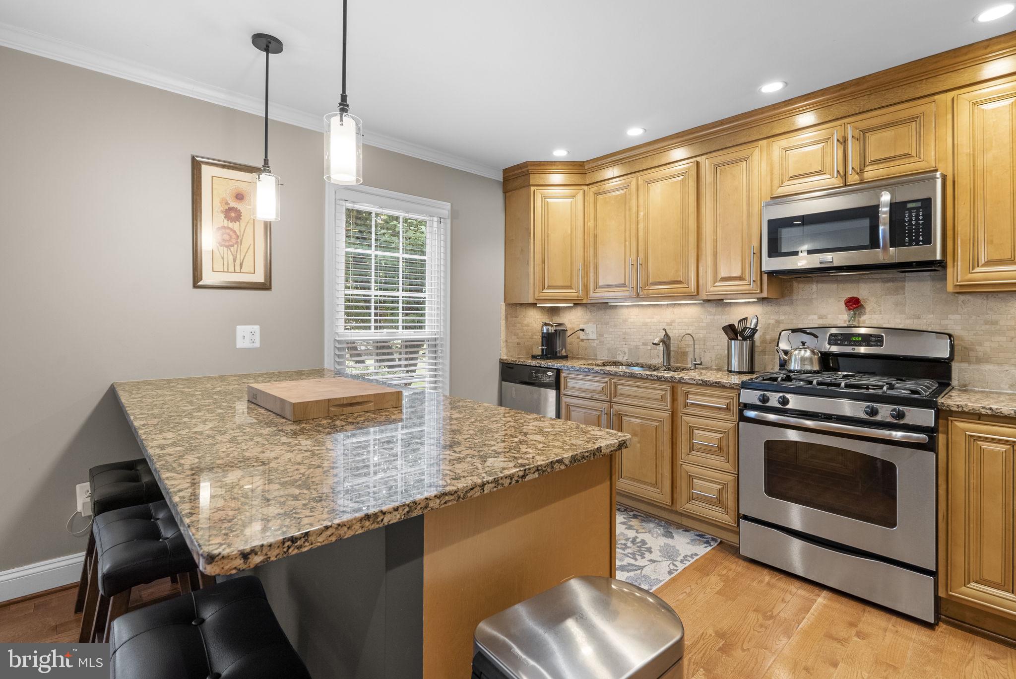 DUMONT OAKS - Residential