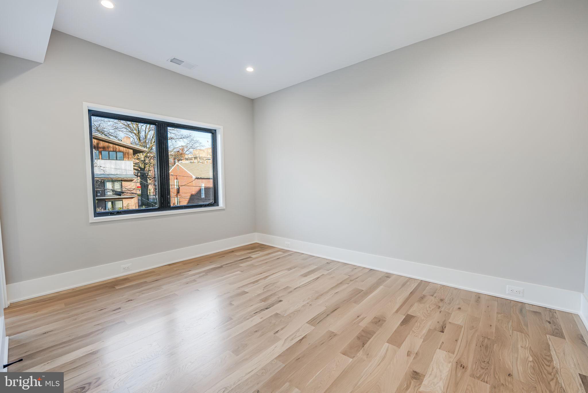 MOORES CLARENDON - Residential