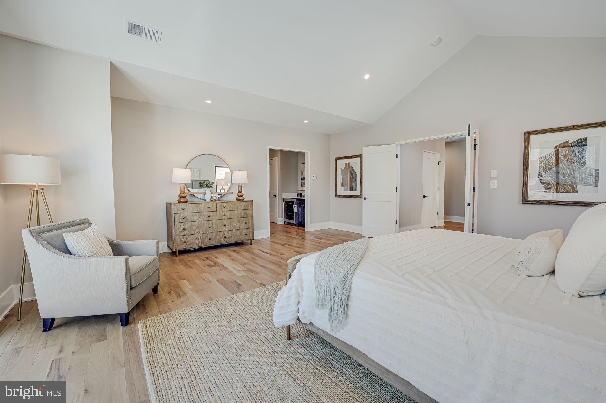 MOORES CLARENDON - Residential