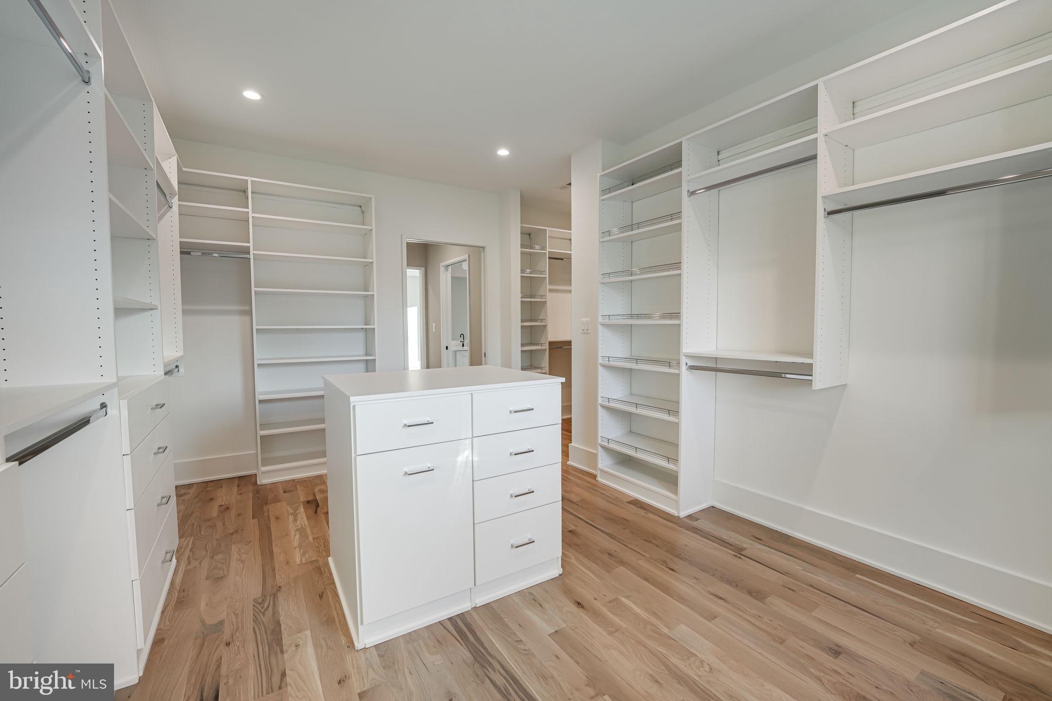 MOORES CLARENDON - Residential