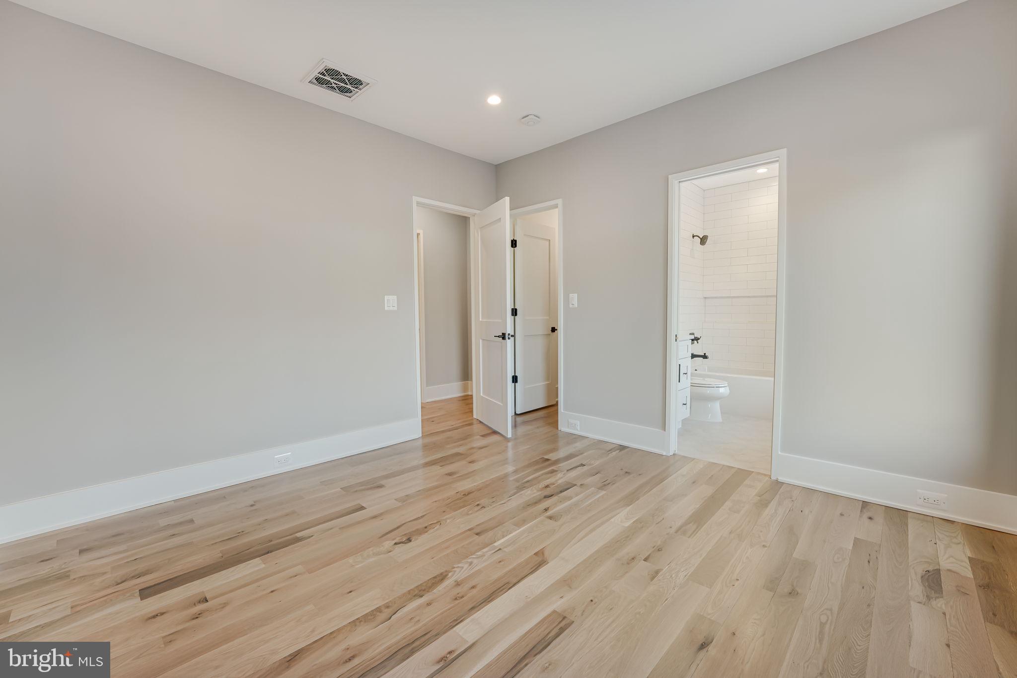MOORES CLARENDON - Residential