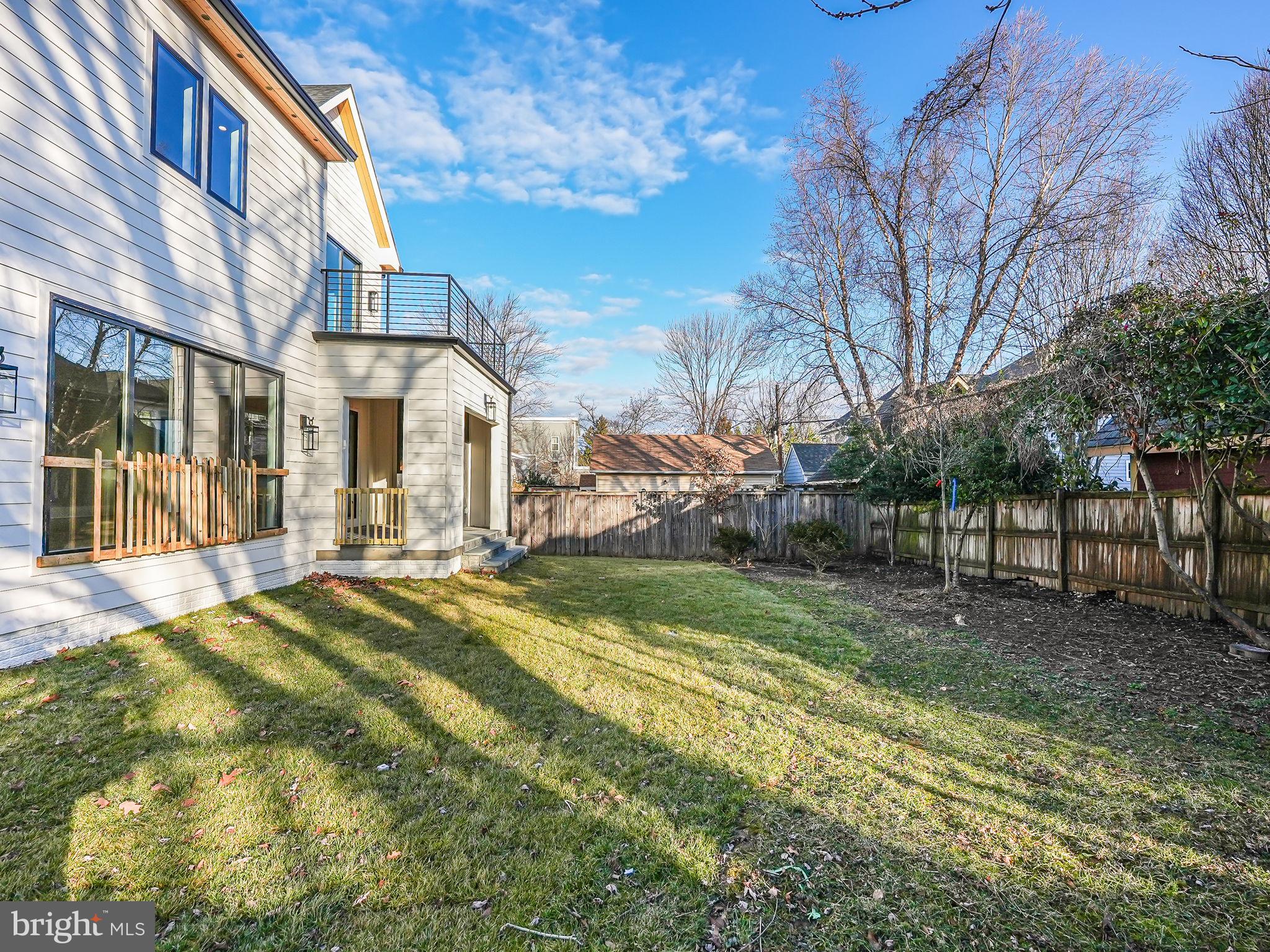 MOORES CLARENDON - Residential