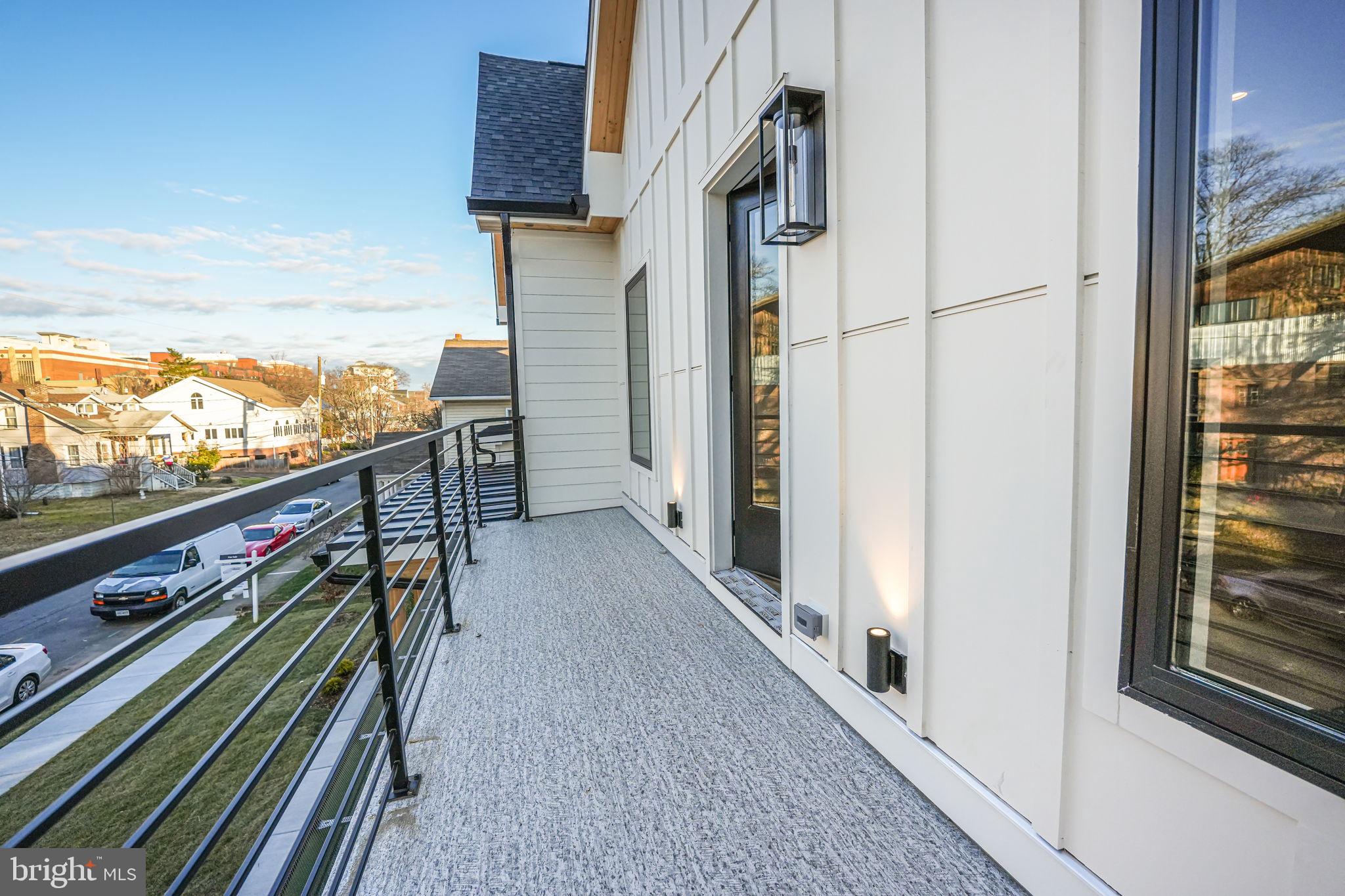 MOORES CLARENDON - Residential