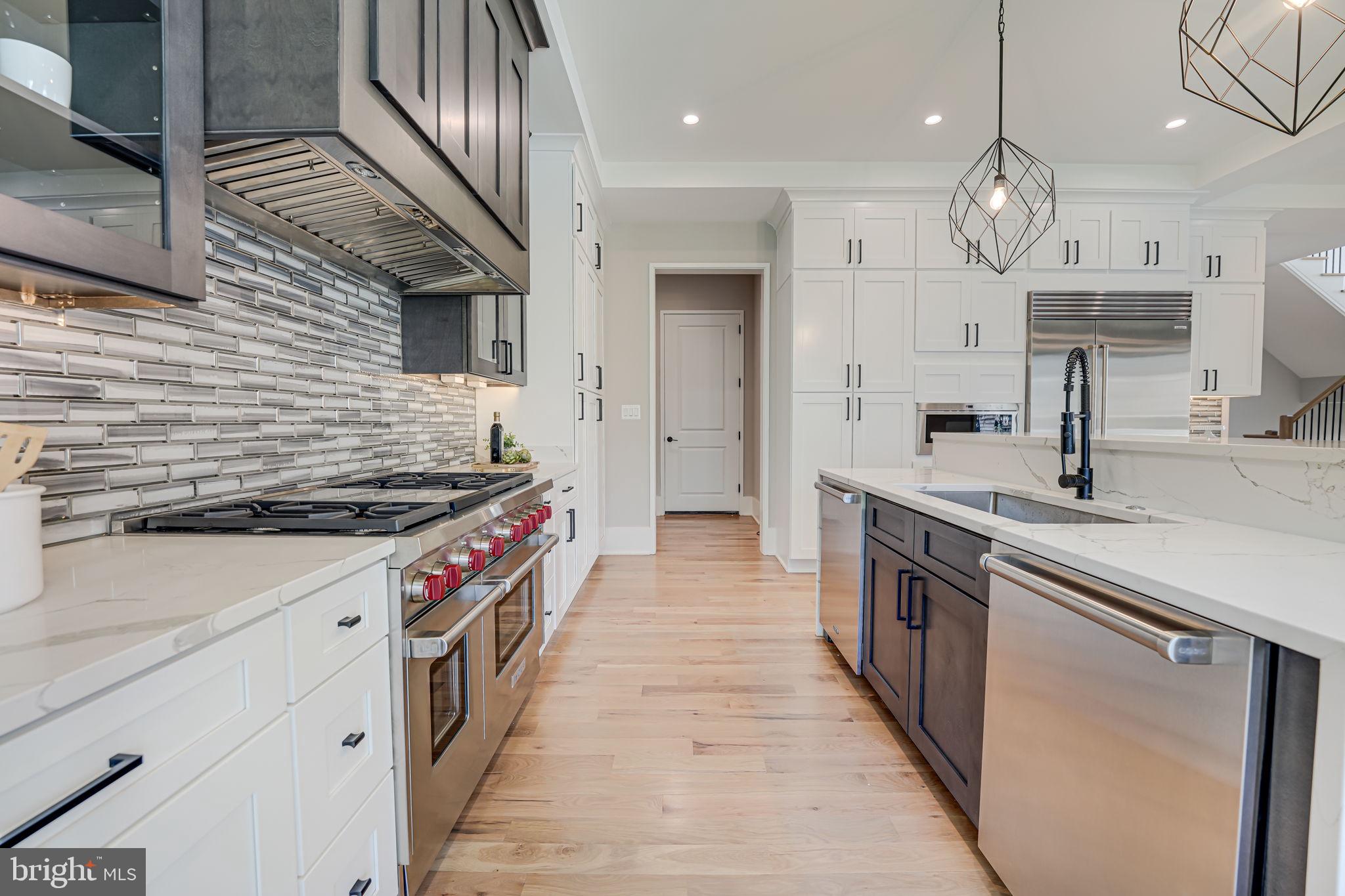 MOORES CLARENDON - Residential