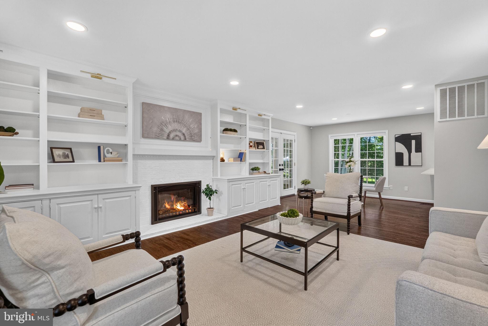 FOX HILLS - Residential