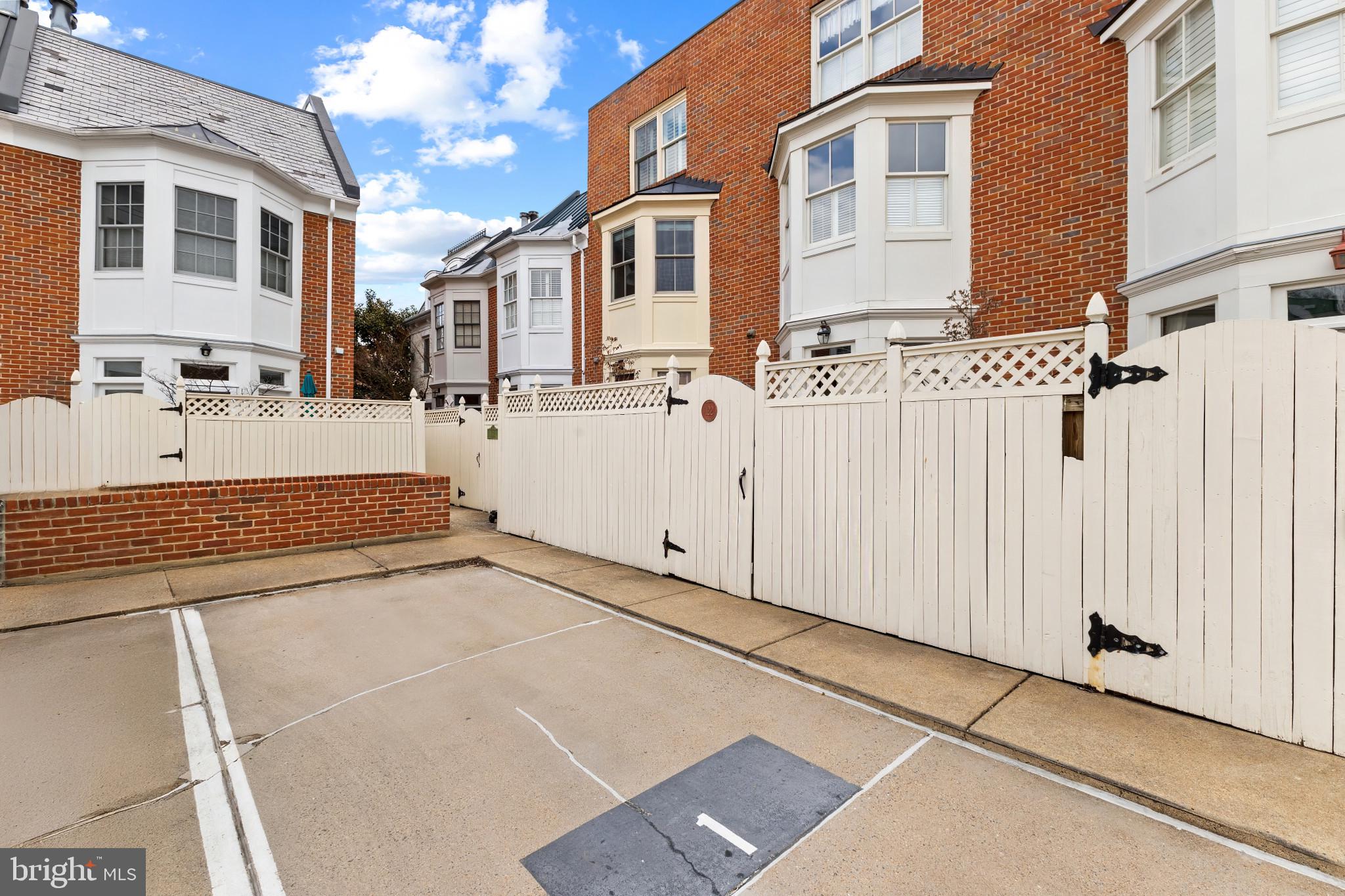 CHURCH SQUARE - Residential