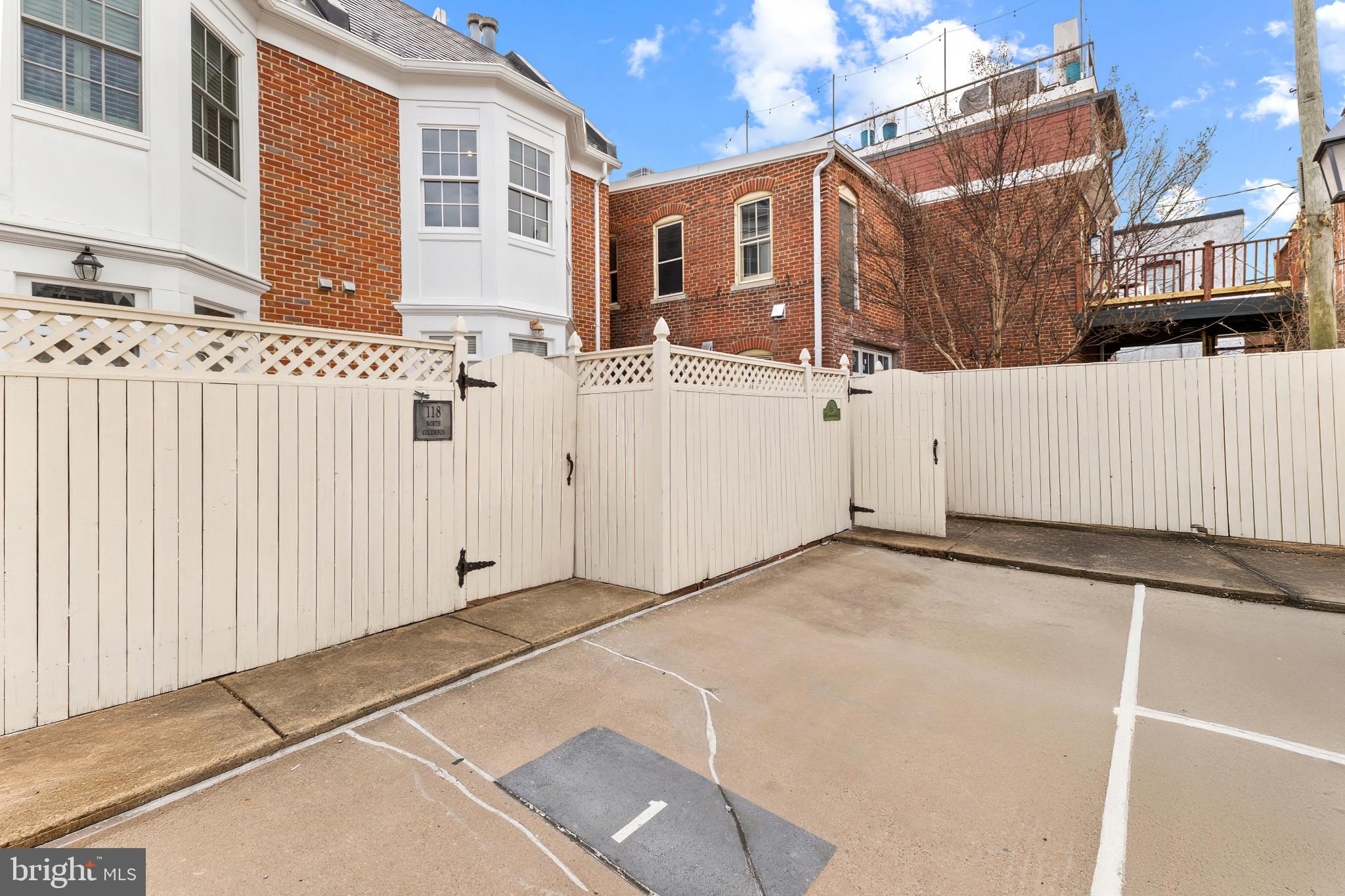 CHURCH SQUARE - Residential