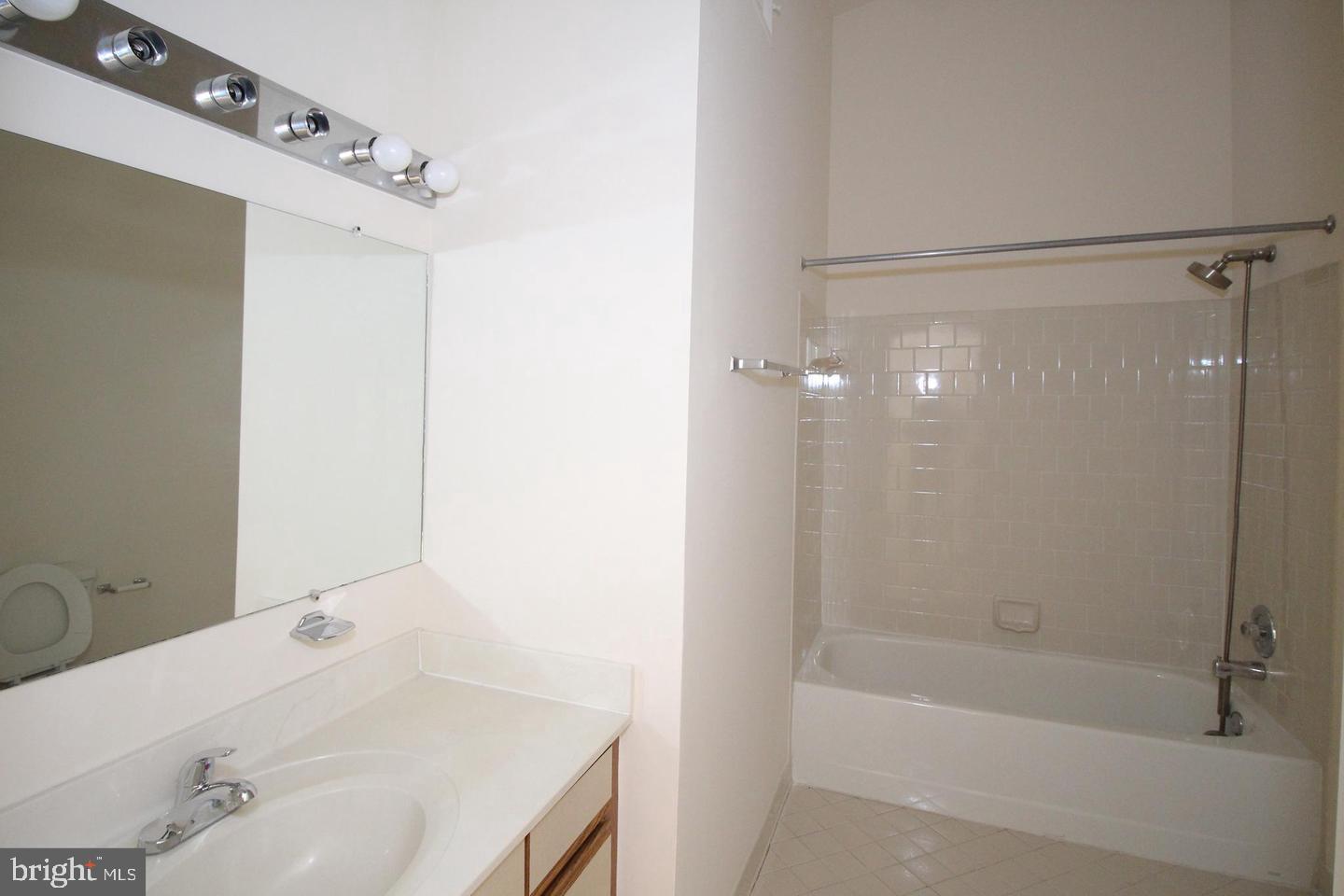 GRAYS POINTE - Residential Lease