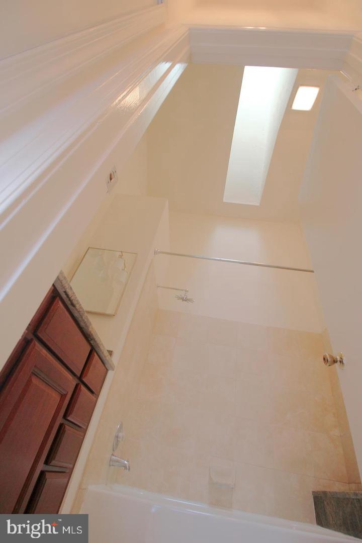 GRAYS POINTE - Residential Lease