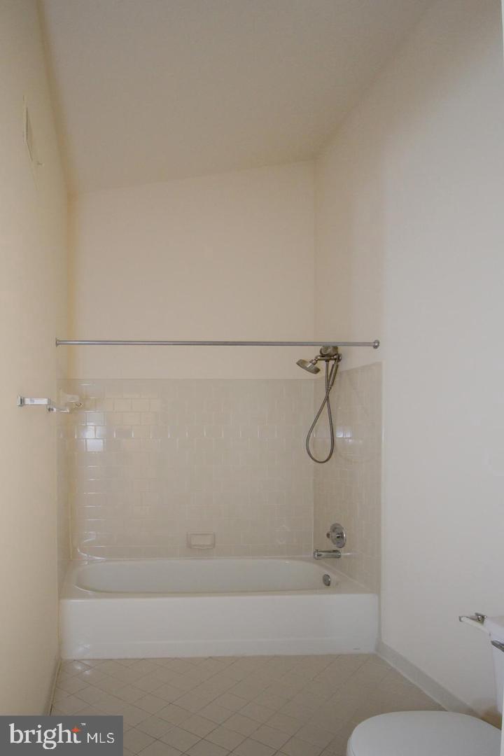 GRAYS POINTE - Residential Lease