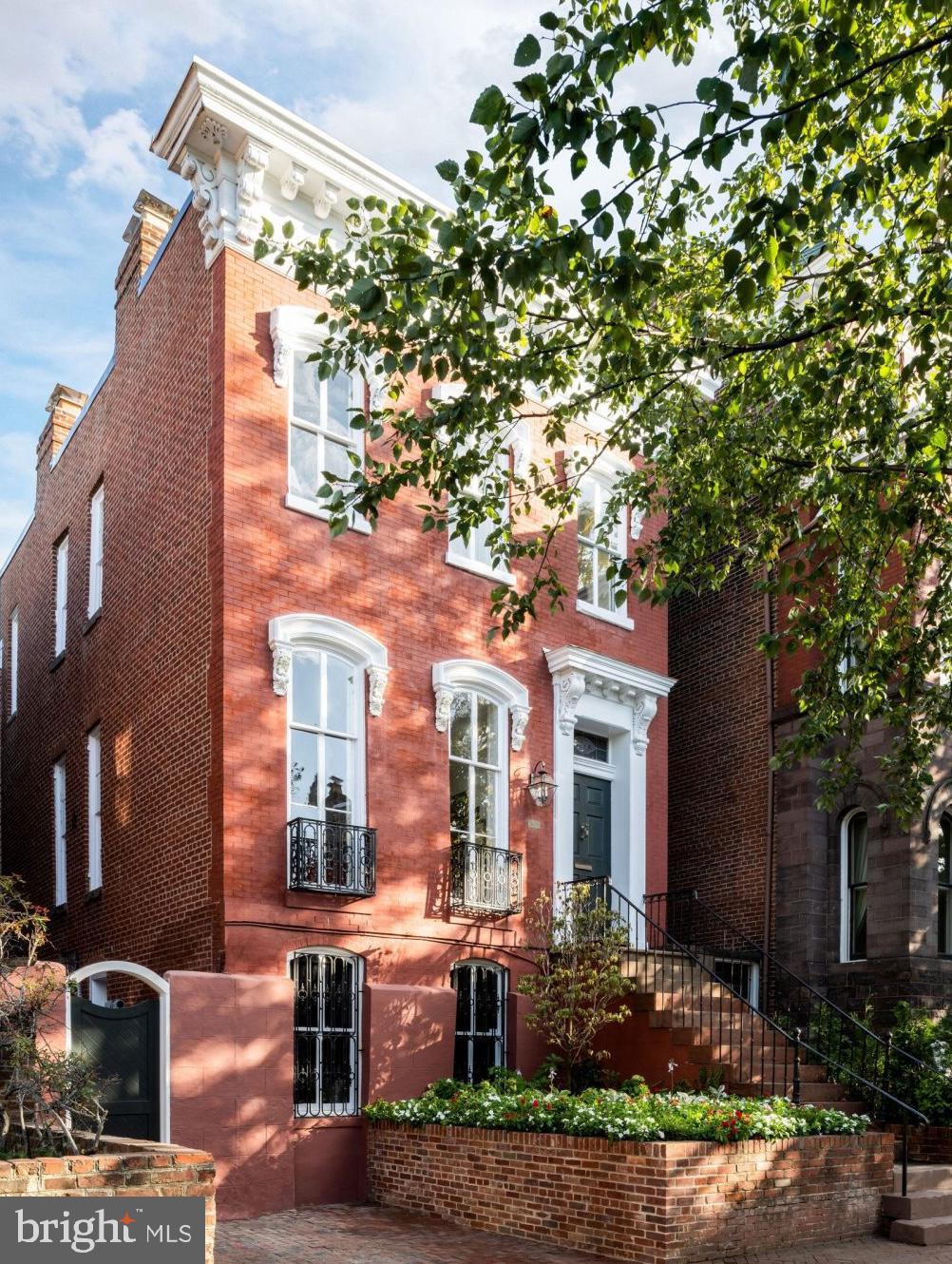 Originally built in 1890, this free-standing Georgetown home was renovated and expanded by BVA. The rear addition was reconfigured to provide a large eat-in kitchen and family room. The primary bedroom was moved from the center of the house to the rear where the homeowner can enjoy the serene view of the backyard and garden. Designed to meet the needs of modern living while retaining its historic charm.