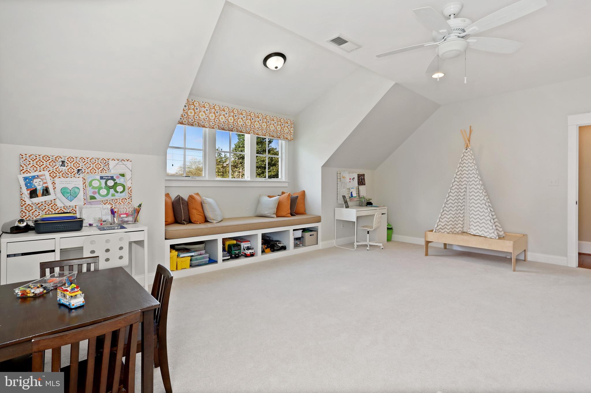 BERKSHIRE OAKWOOD - Residential