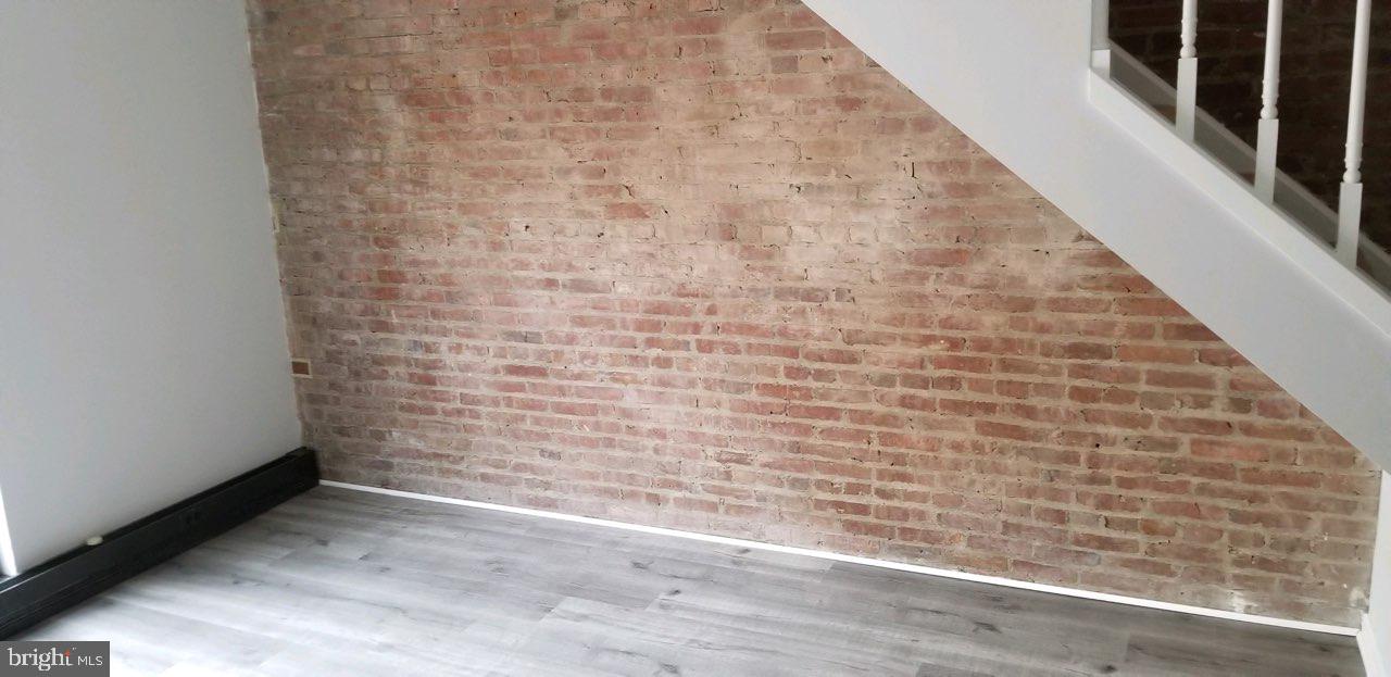 HENDERSON'S WHARF - Residential Lease