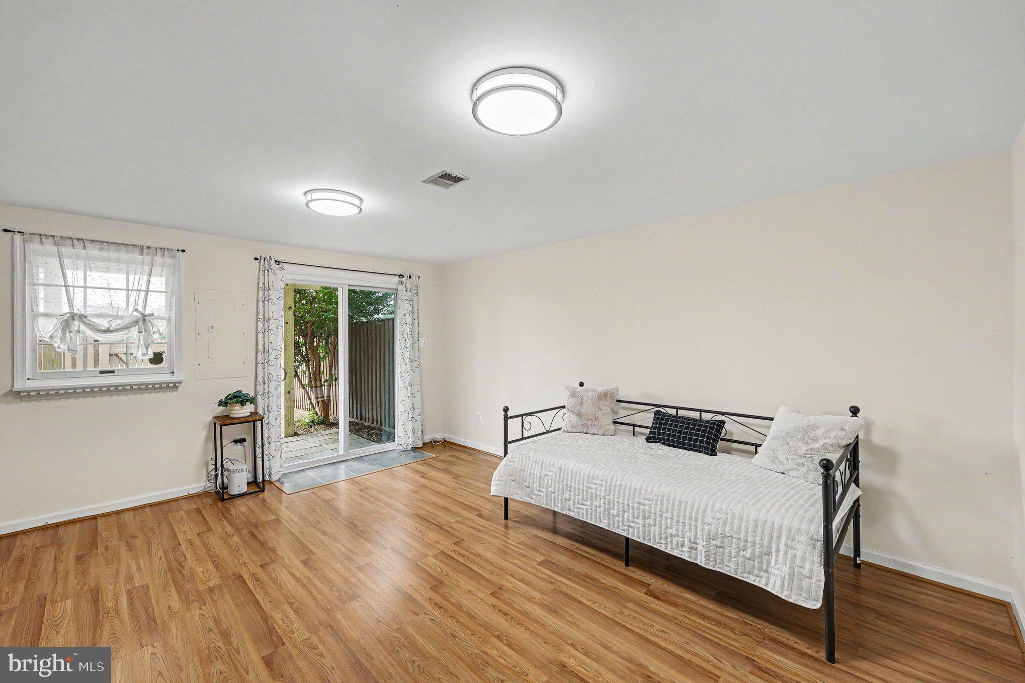 ASHBURN VILLAGE - Residential